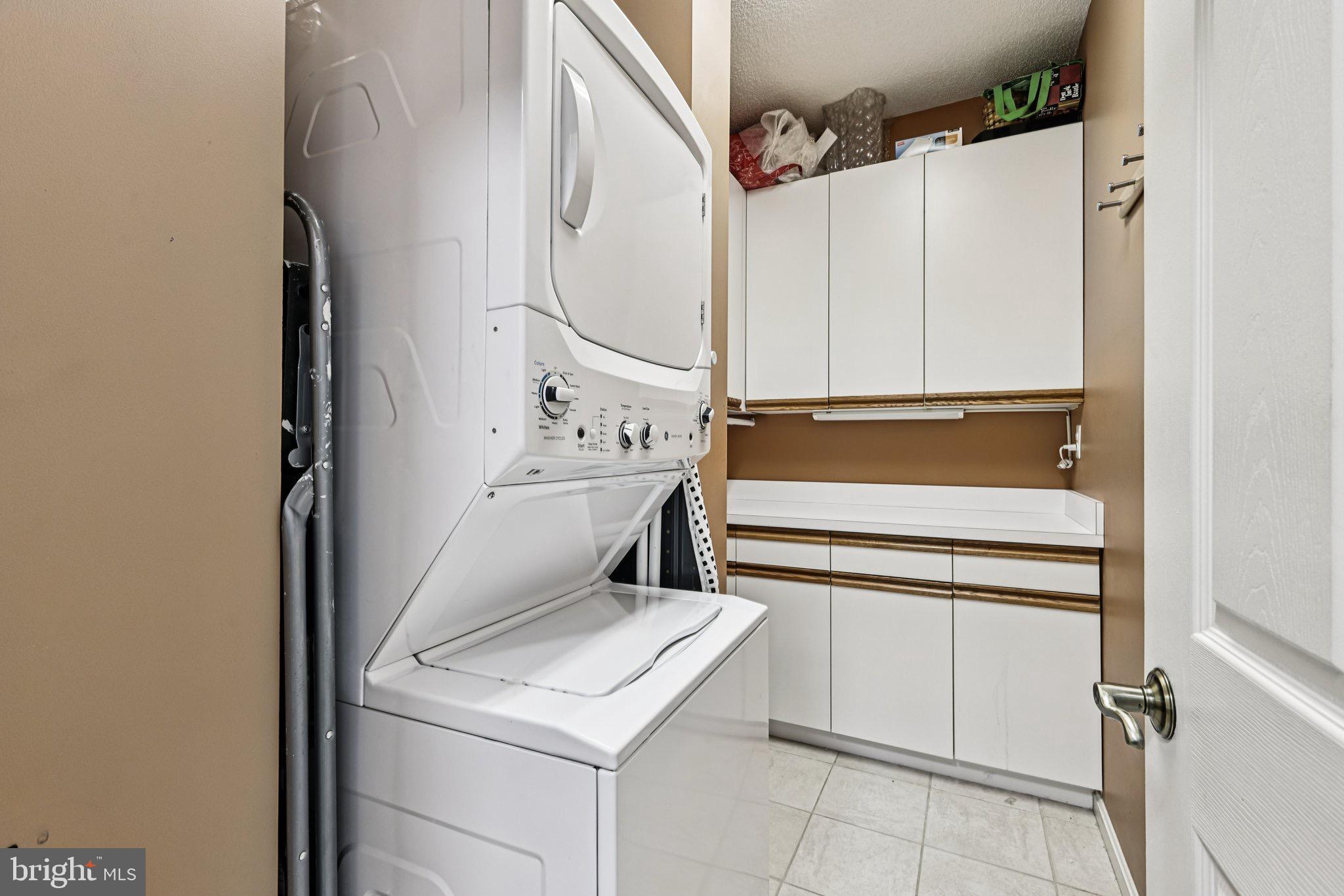 LANSDOWNE WOODS LEISURE WORLD - Residential