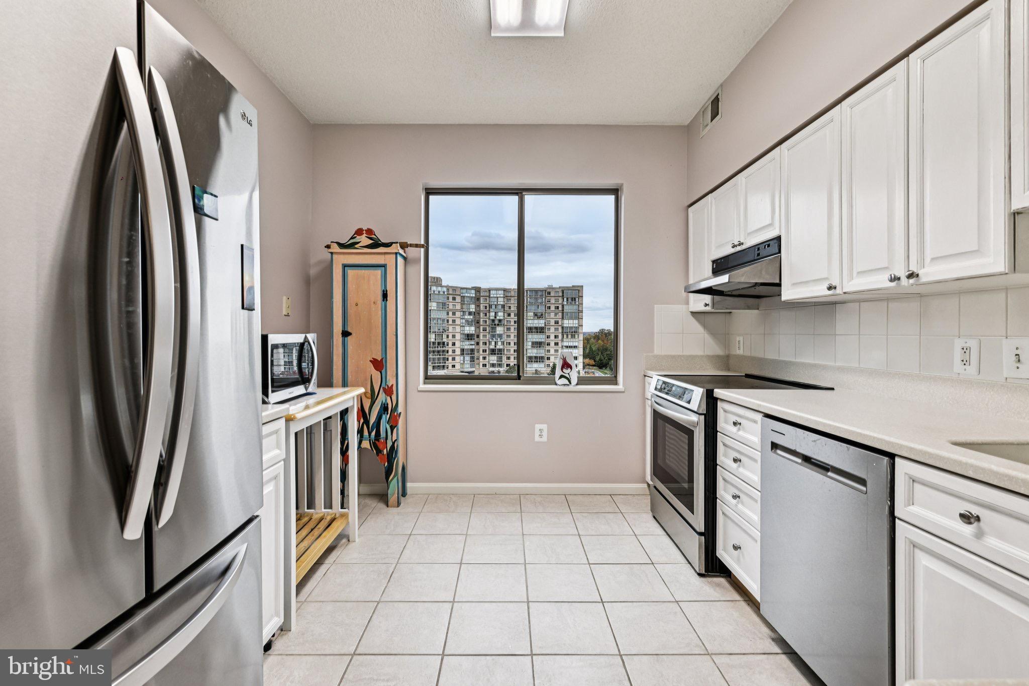 LANSDOWNE WOODS LEISURE WORLD - Residential