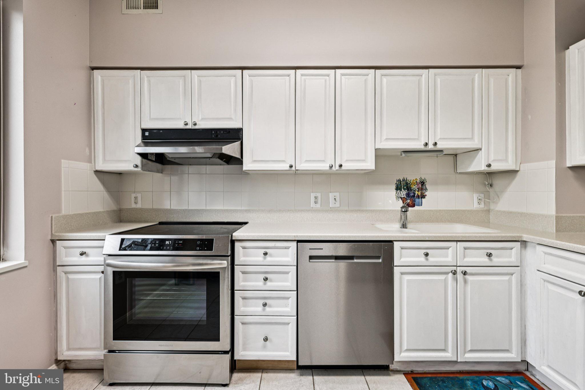 LANSDOWNE WOODS LEISURE WORLD - Residential