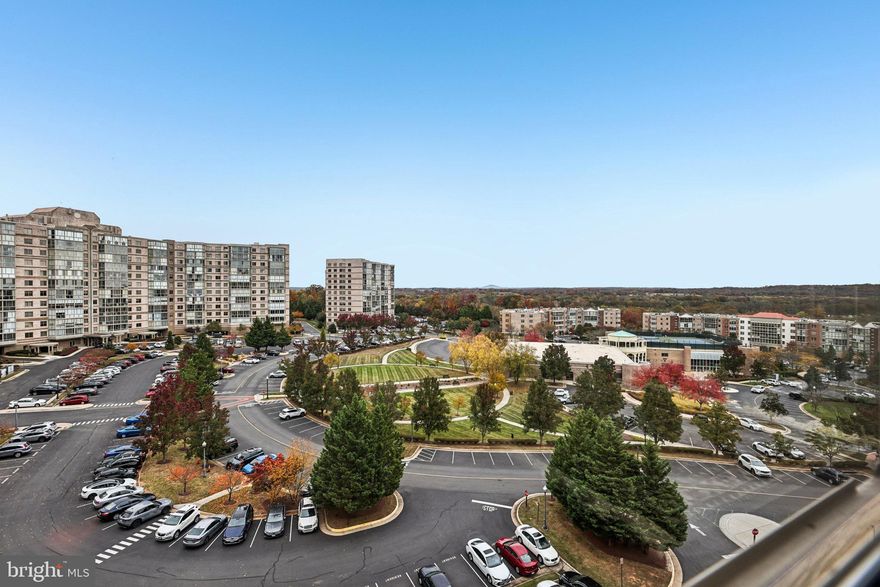 Price improved! Elegant and updated, with amazing kitchen and even more amazing views. Separate living room and dining rooms. Sunroom glassed in for year-round living. Spacious laundry room. See the photos and virtual tour. Blue Ridge is the most social of the Lansdowne Woods condos, with morning coffee in the party room, Saturday drop in dinners, monthly pot luck, gourmet club visits to local restaurants, poker night, canasta, knitting, movie night, and so much more.