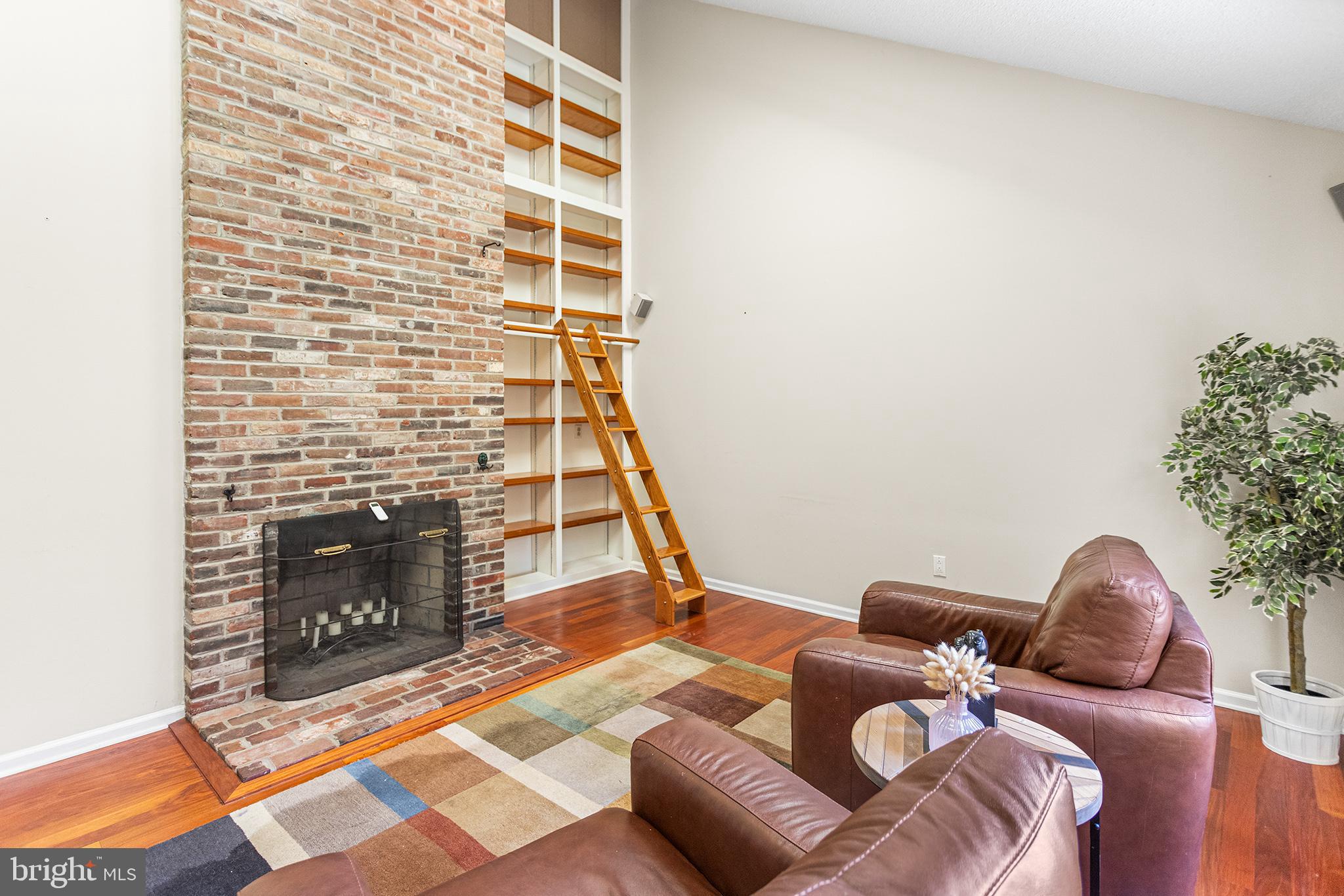 TOFT WOODS - Residential