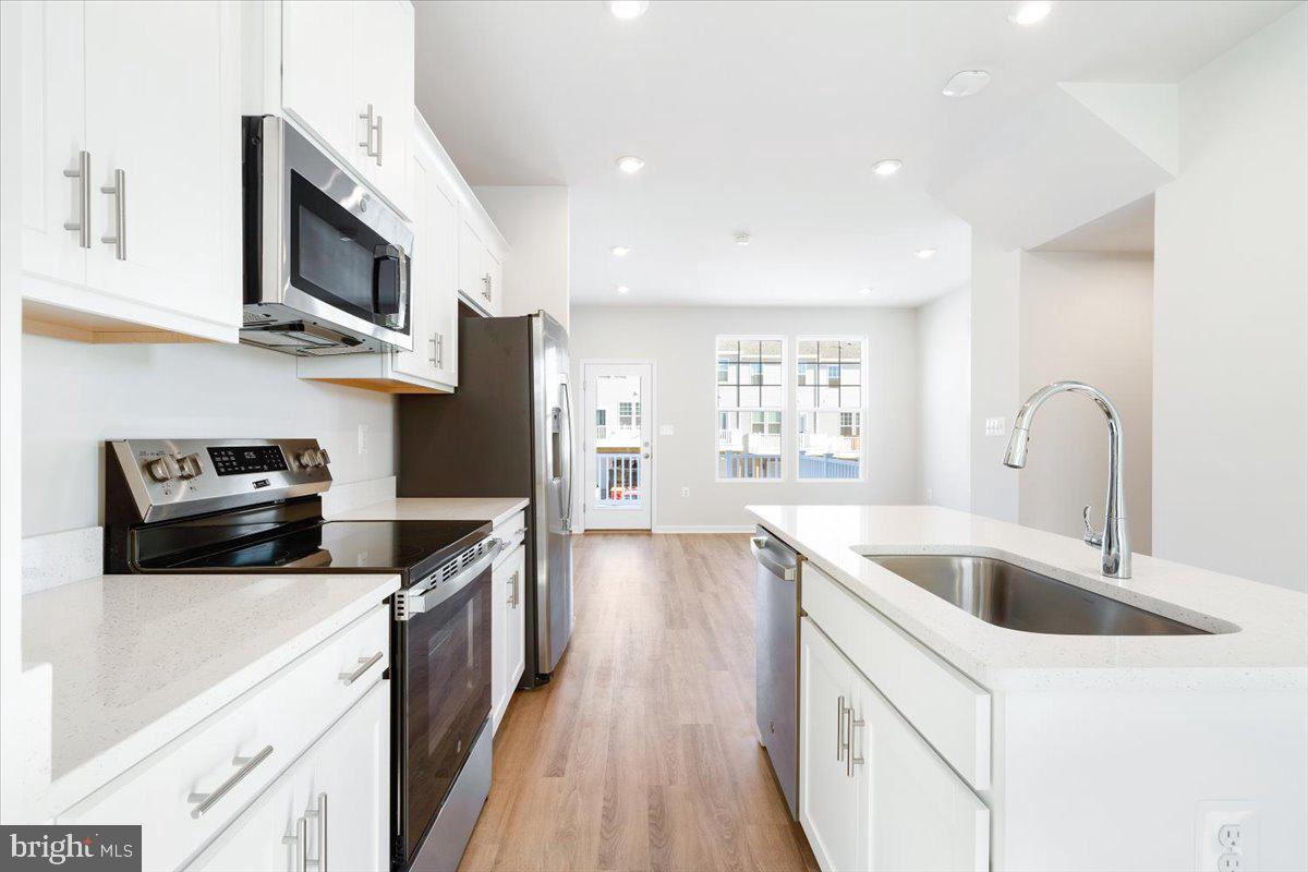 PRESIDENTS POINTE - Residential Lease