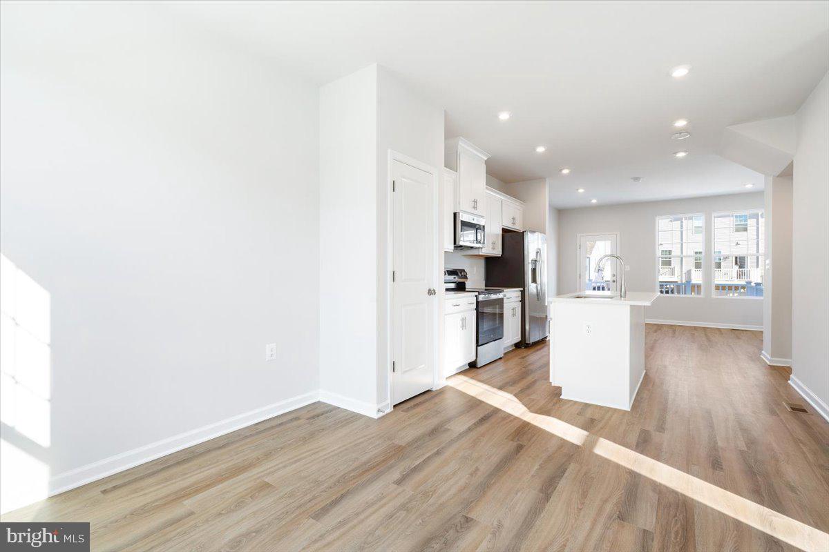 PRESIDENTS POINTE - Residential Lease