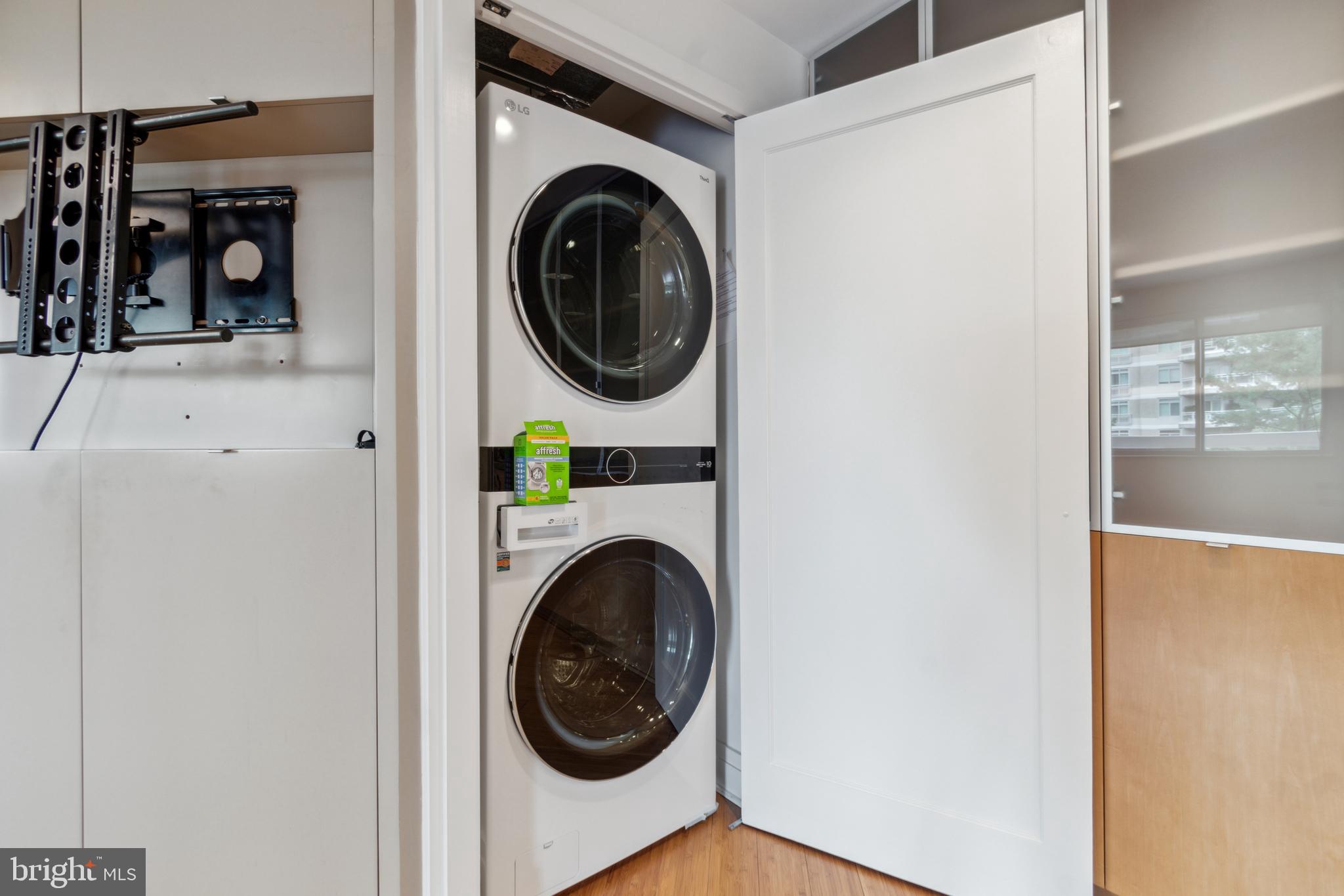 SOMERSET - Residential