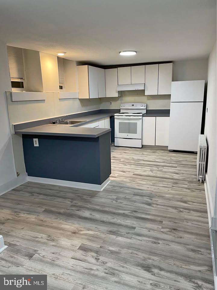 Live just 5 minutes’ walk from all the action in downtown Phoenixville—without the traffic or parking headaches! This freshly painted unit combines charm, space, and convenience in a quiet, well-maintained building. Plus, you’re just 10 minutes to Collegeville and 5 minutes to the Schuylkill River kayak launch!
Apartment Highlights:
Private entrance for added privacy
2 large bedrooms + spacious living room
Newly refurbished kitchen with tons of storage
Beautiful loft space with exposed brick—perfect for a creative studio, home office, or reading nook
Unique wine cellar
Plenty of natural light throughout
Coin-op laundry in basement
2 off-street parking spaces
Water, trash, sewer, heat, landscaping, snow removal, general maintenance — all for just $75/month flat fee
Tenant pays: only electricity and cable/wifi