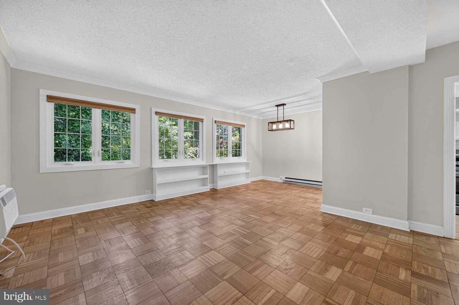 1557 MOUNT EAGLE