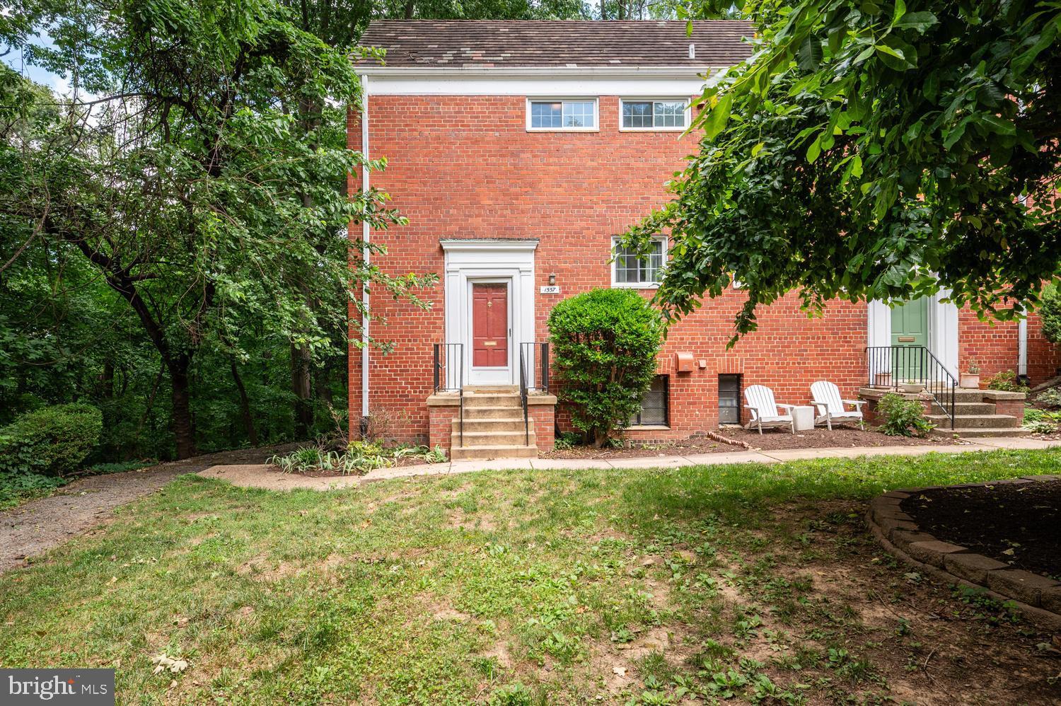 1557 MOUNT EAGLE