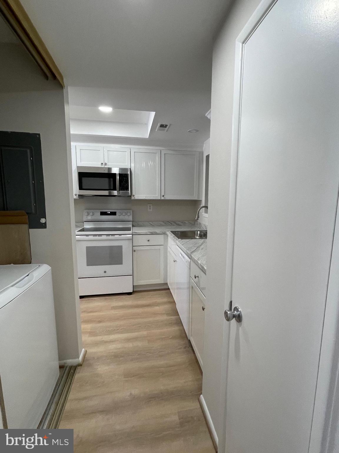 ROSSMOOR MUTUAL #15 - Residential Lease