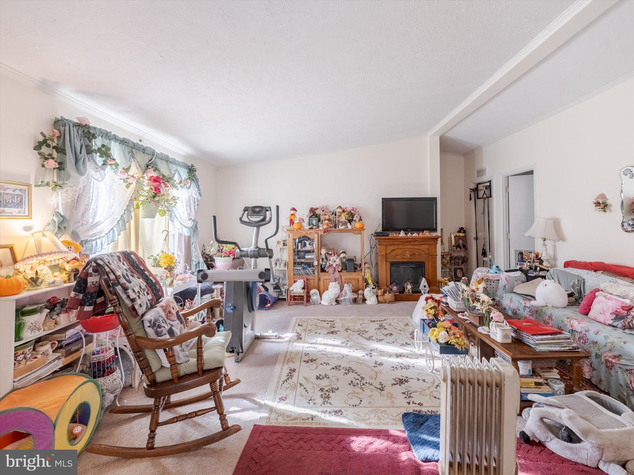 HILLTOWN - Residential