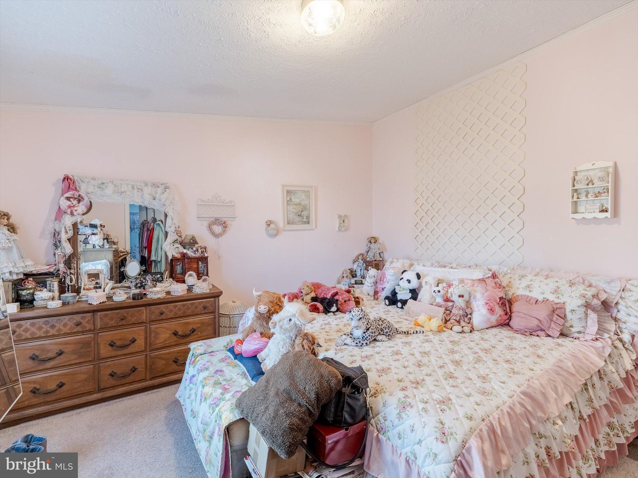 HILLTOWN - Residential