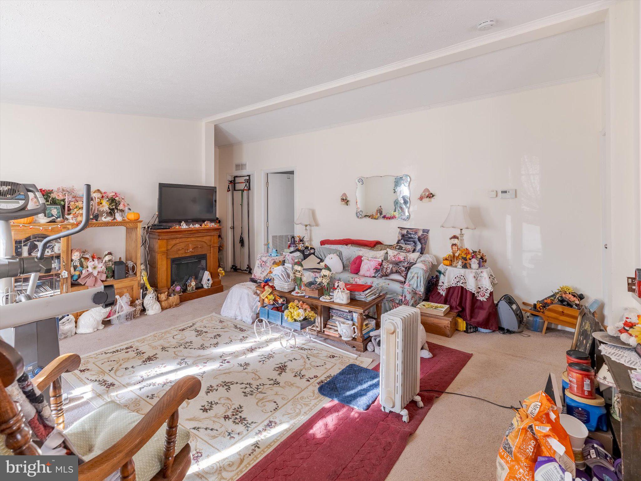 HILLTOWN - Residential