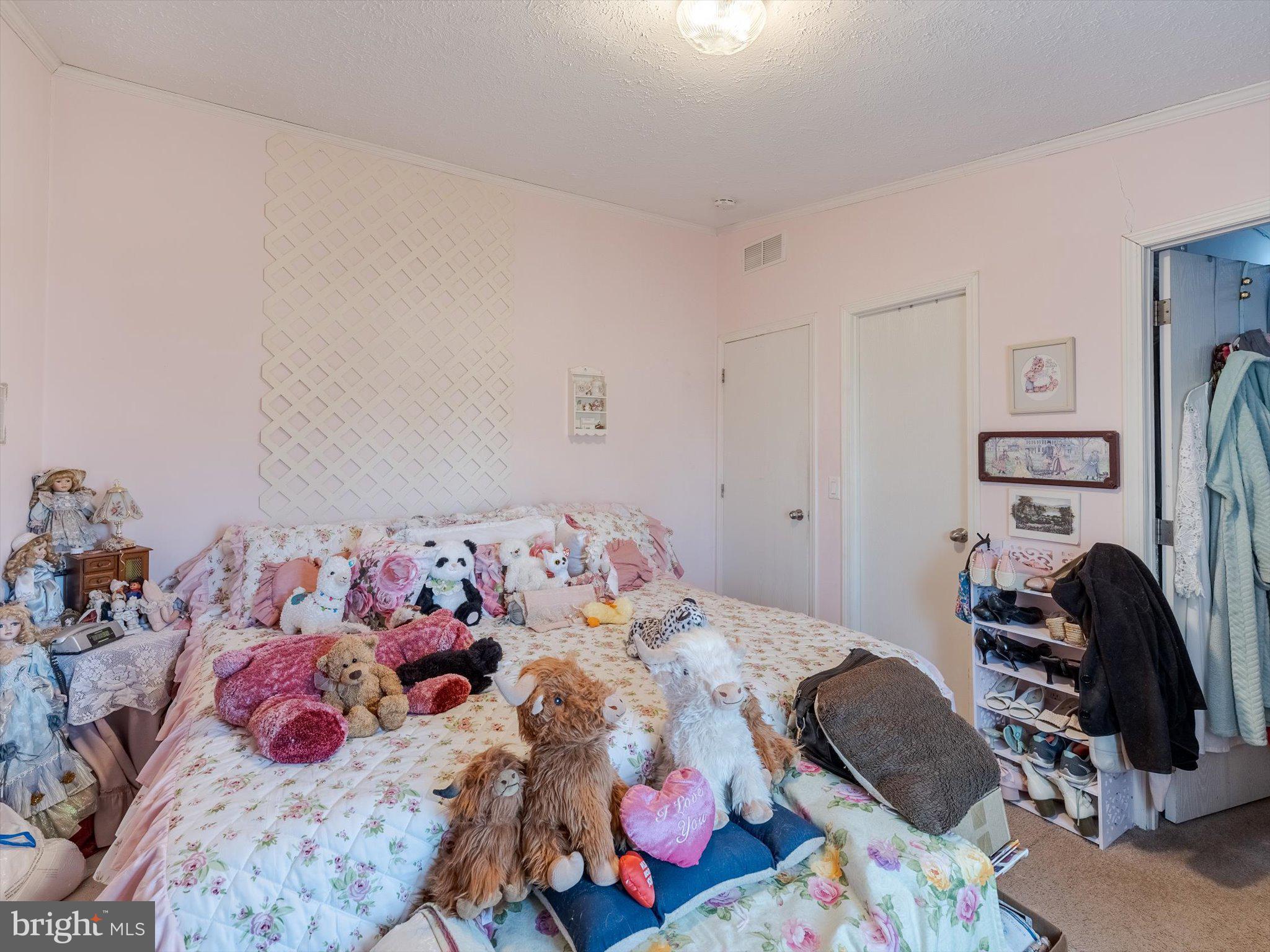 HILLTOWN - Residential