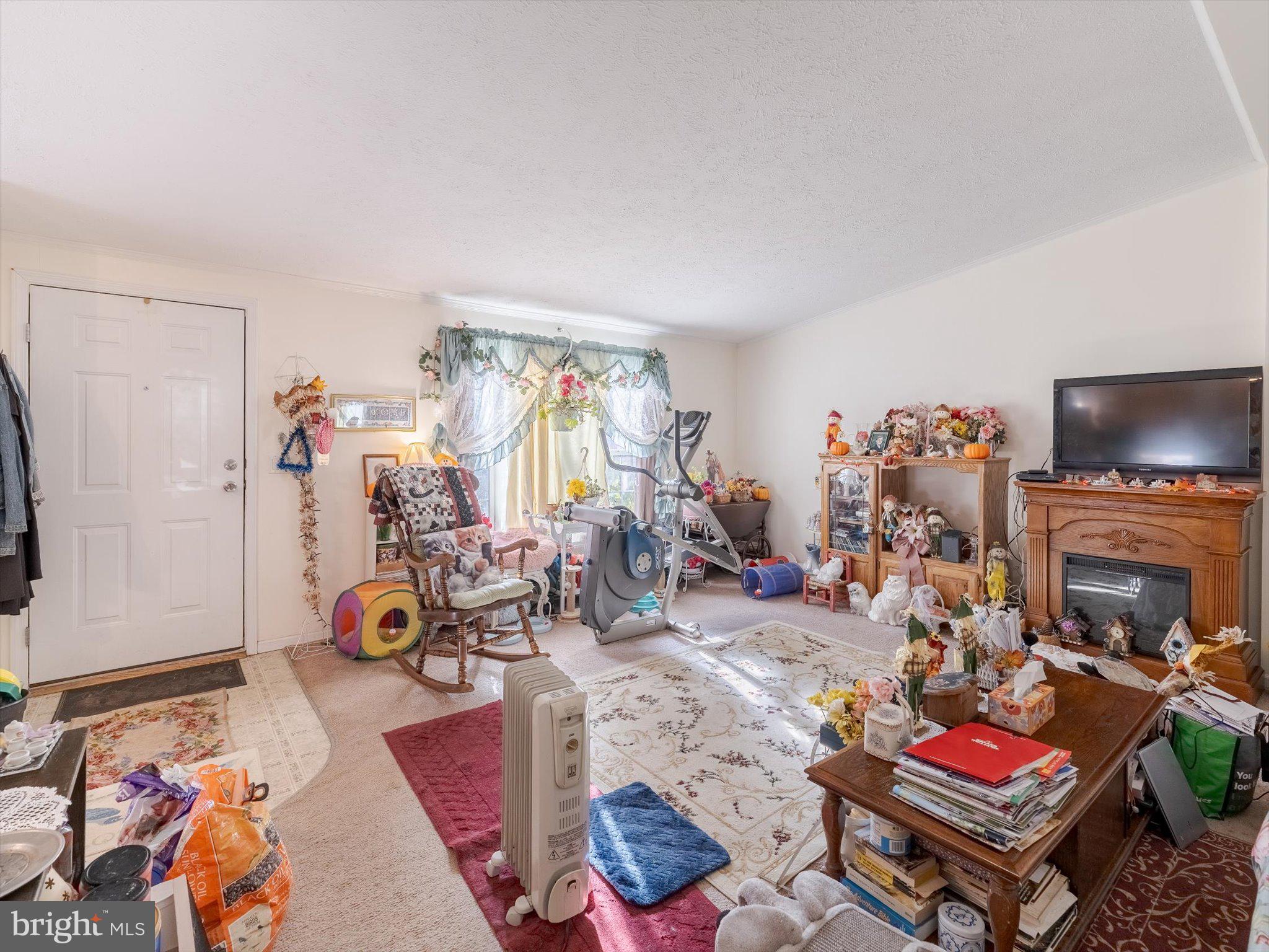 HILLTOWN - Residential