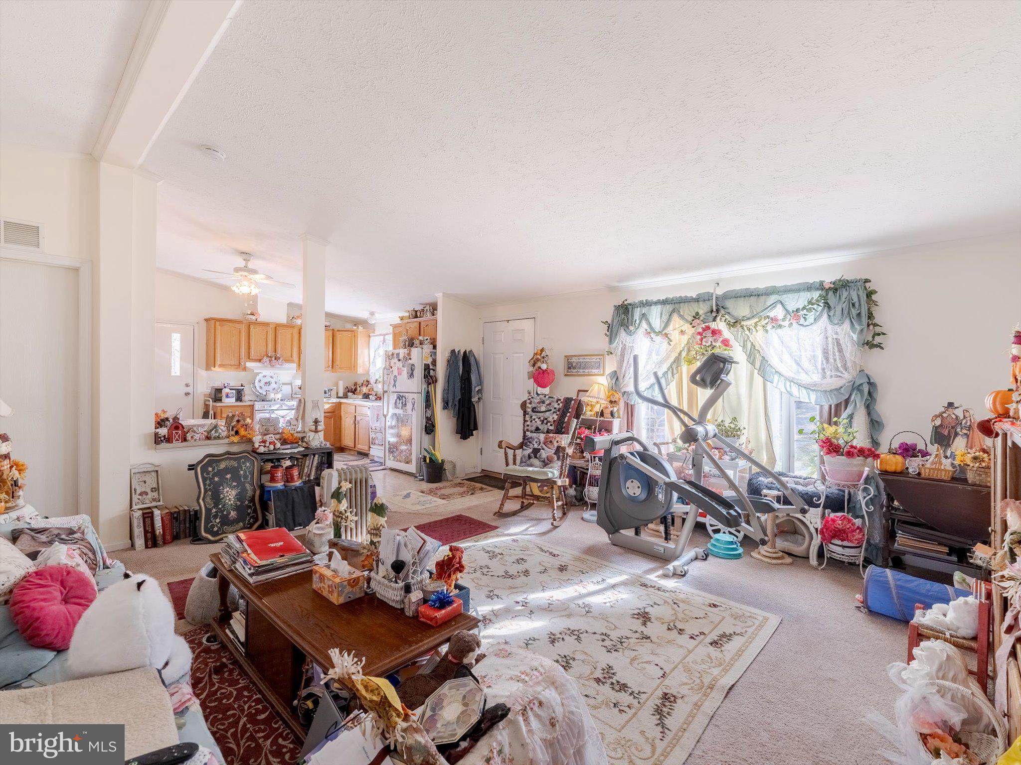 HILLTOWN - Residential