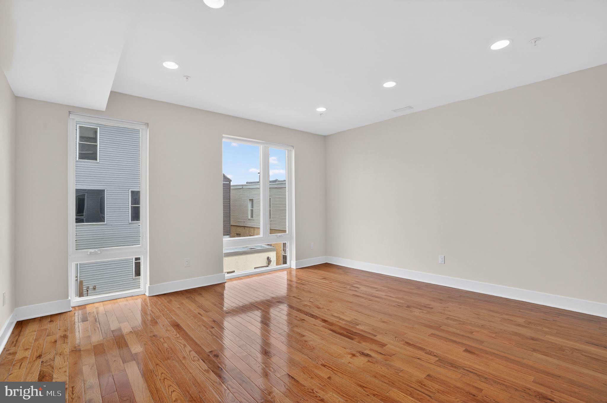 PORT RICHMOND - Residential