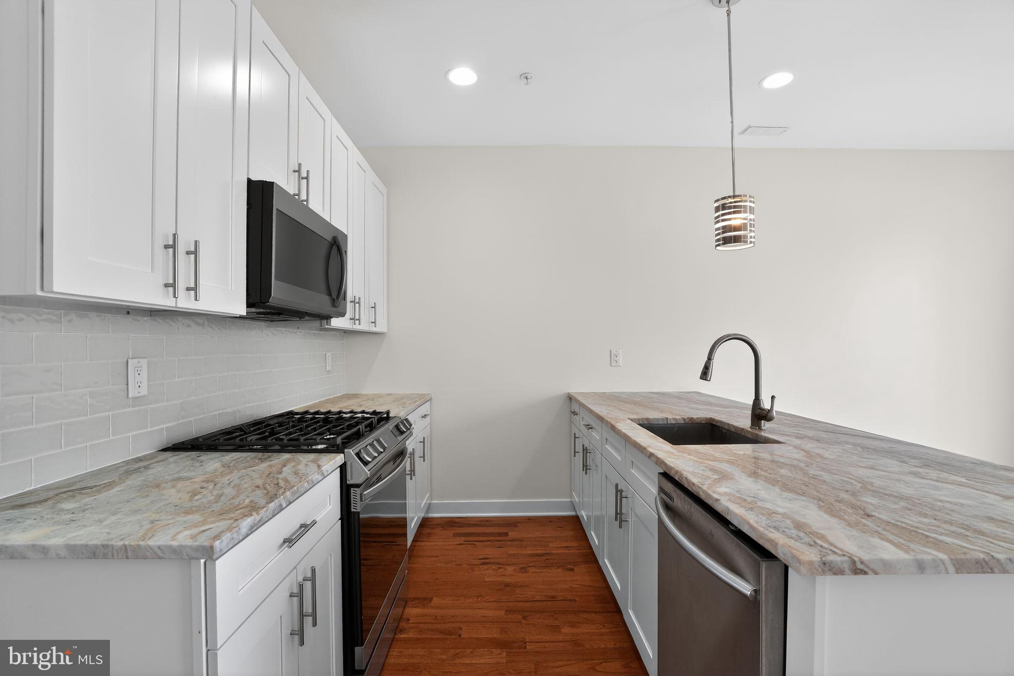 PORT RICHMOND - Residential