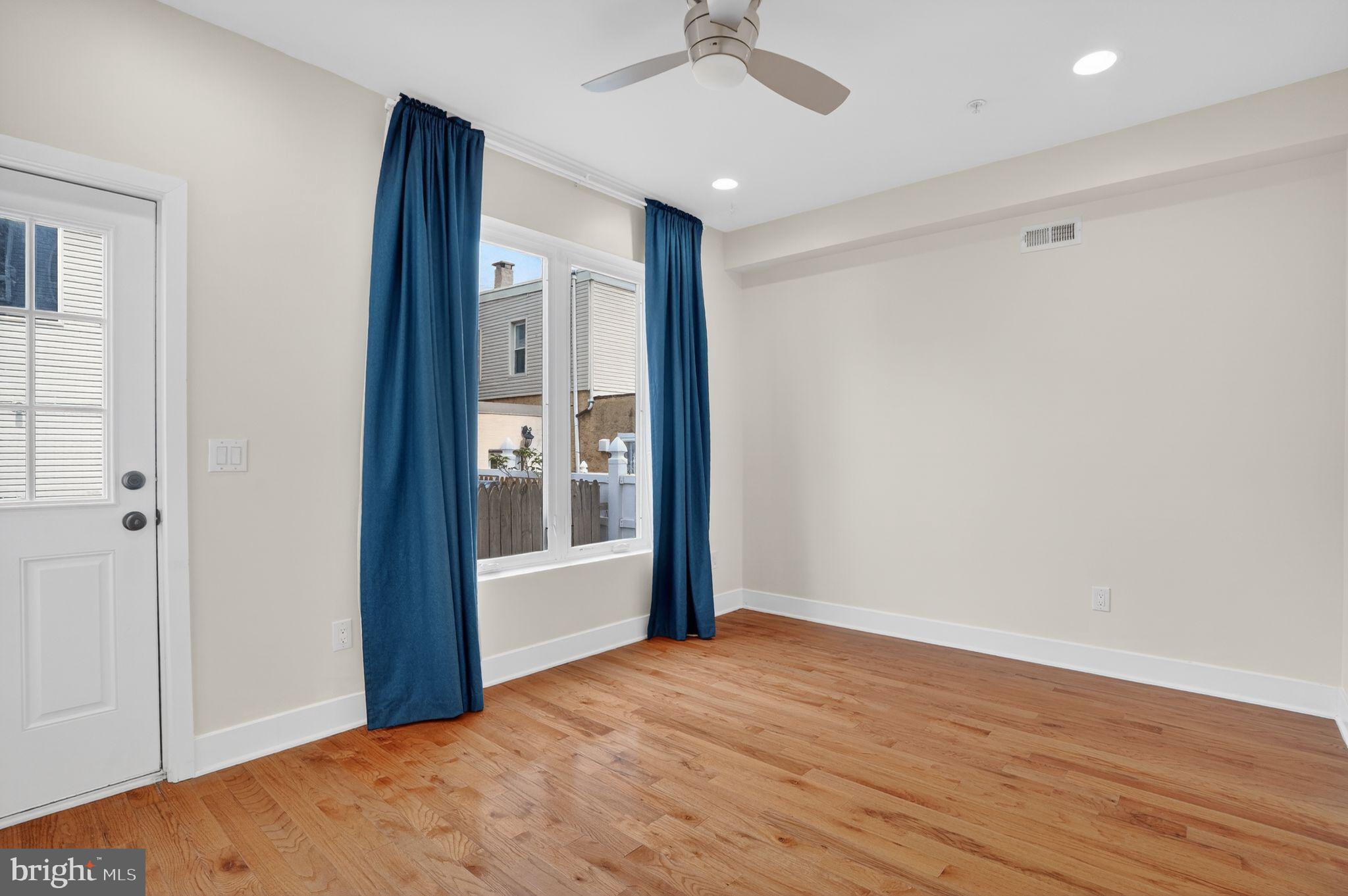 PORT RICHMOND - Residential