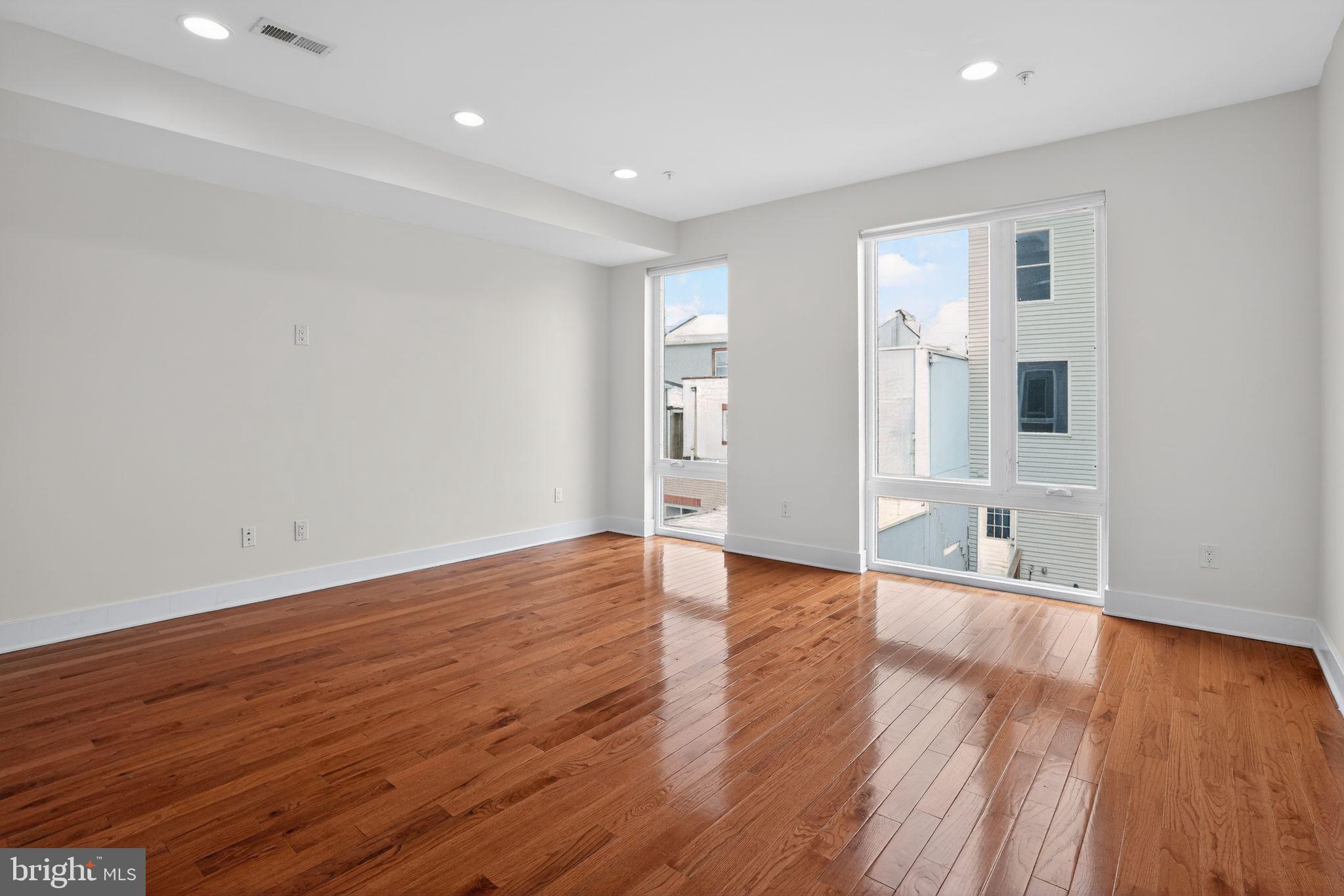 PORT RICHMOND - Residential