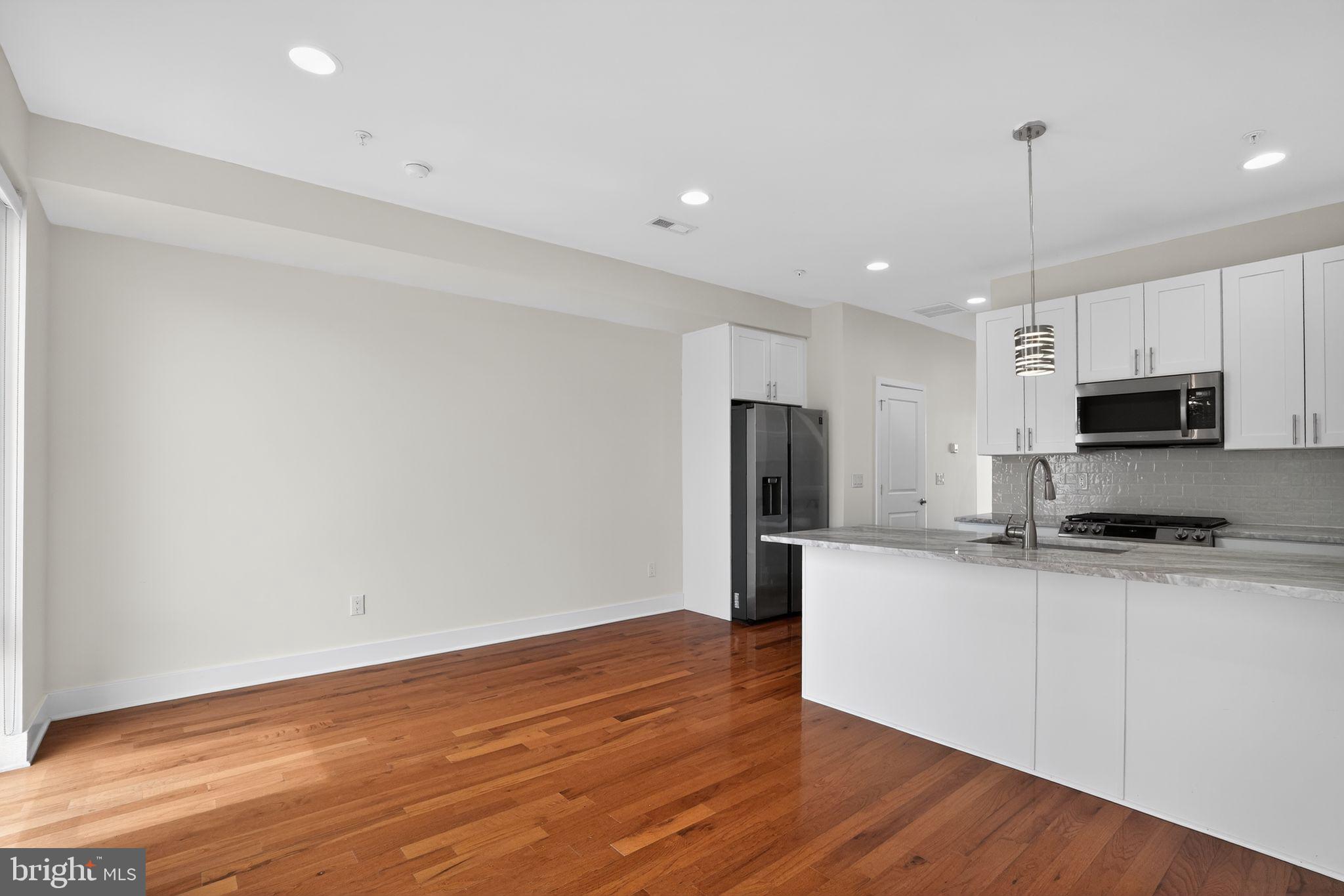 PORT RICHMOND - Residential