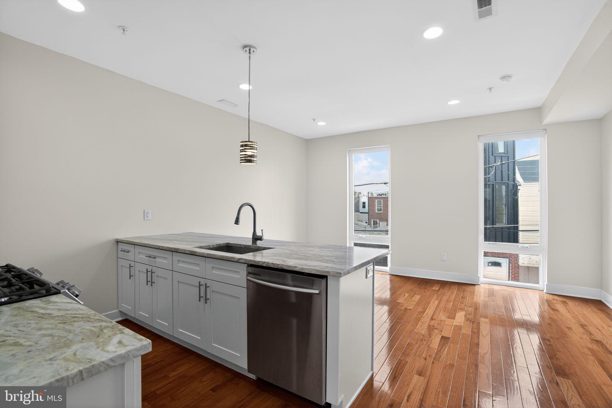 PORT RICHMOND - Residential