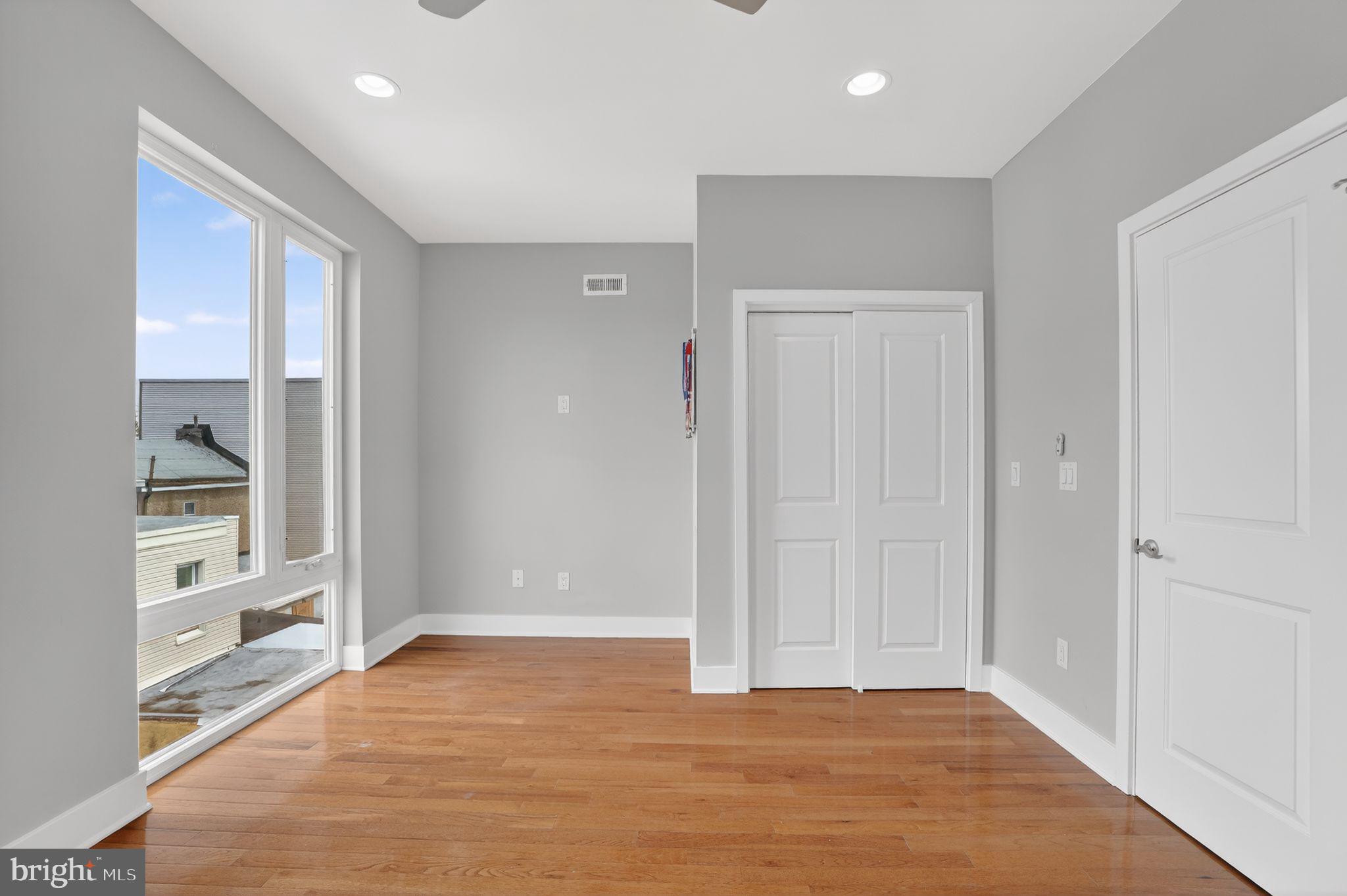 PORT RICHMOND - Residential