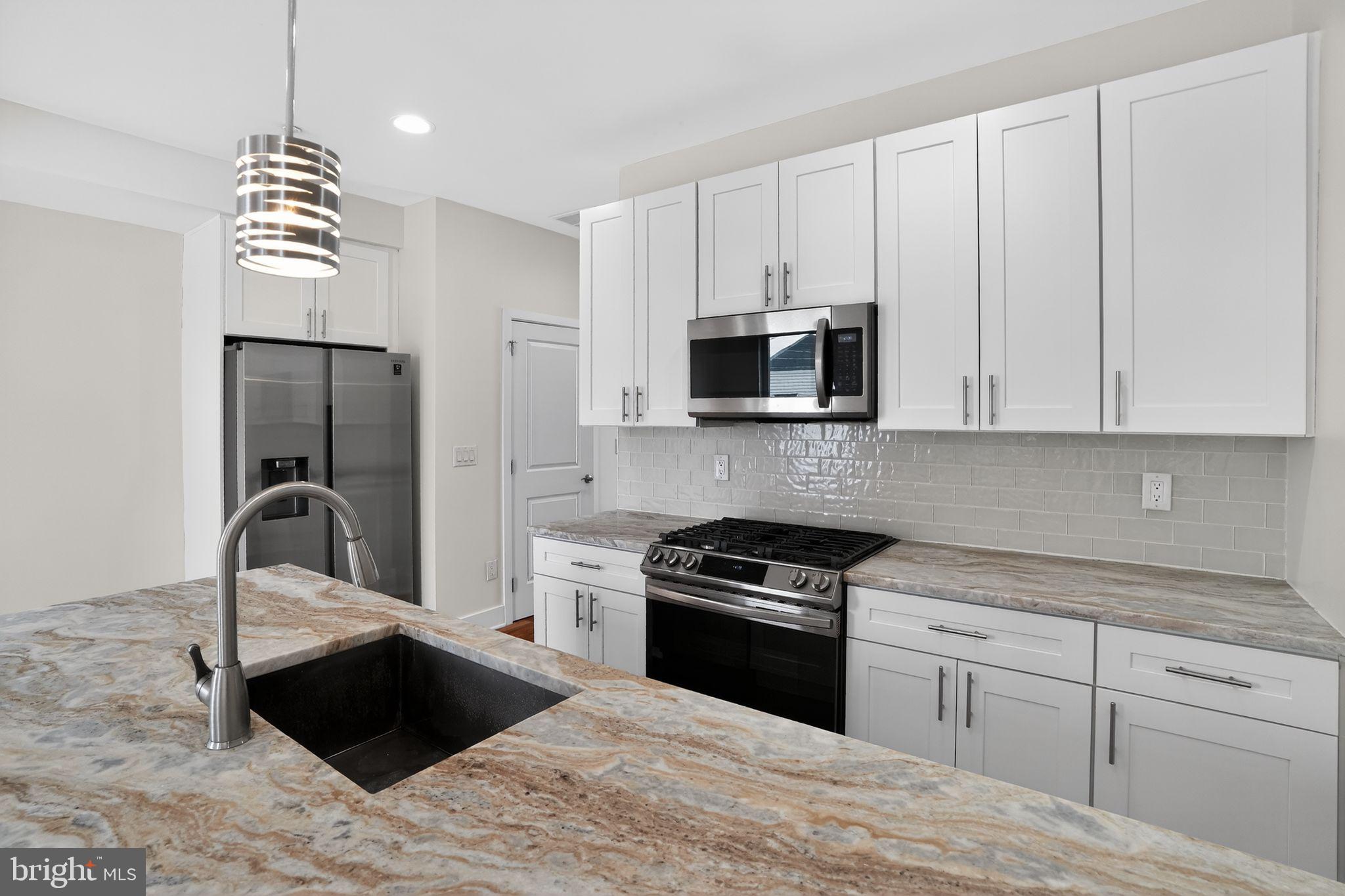 PORT RICHMOND - Residential
