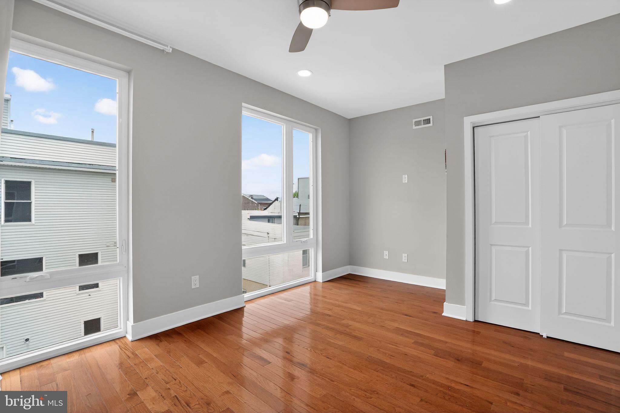 PORT RICHMOND - Residential