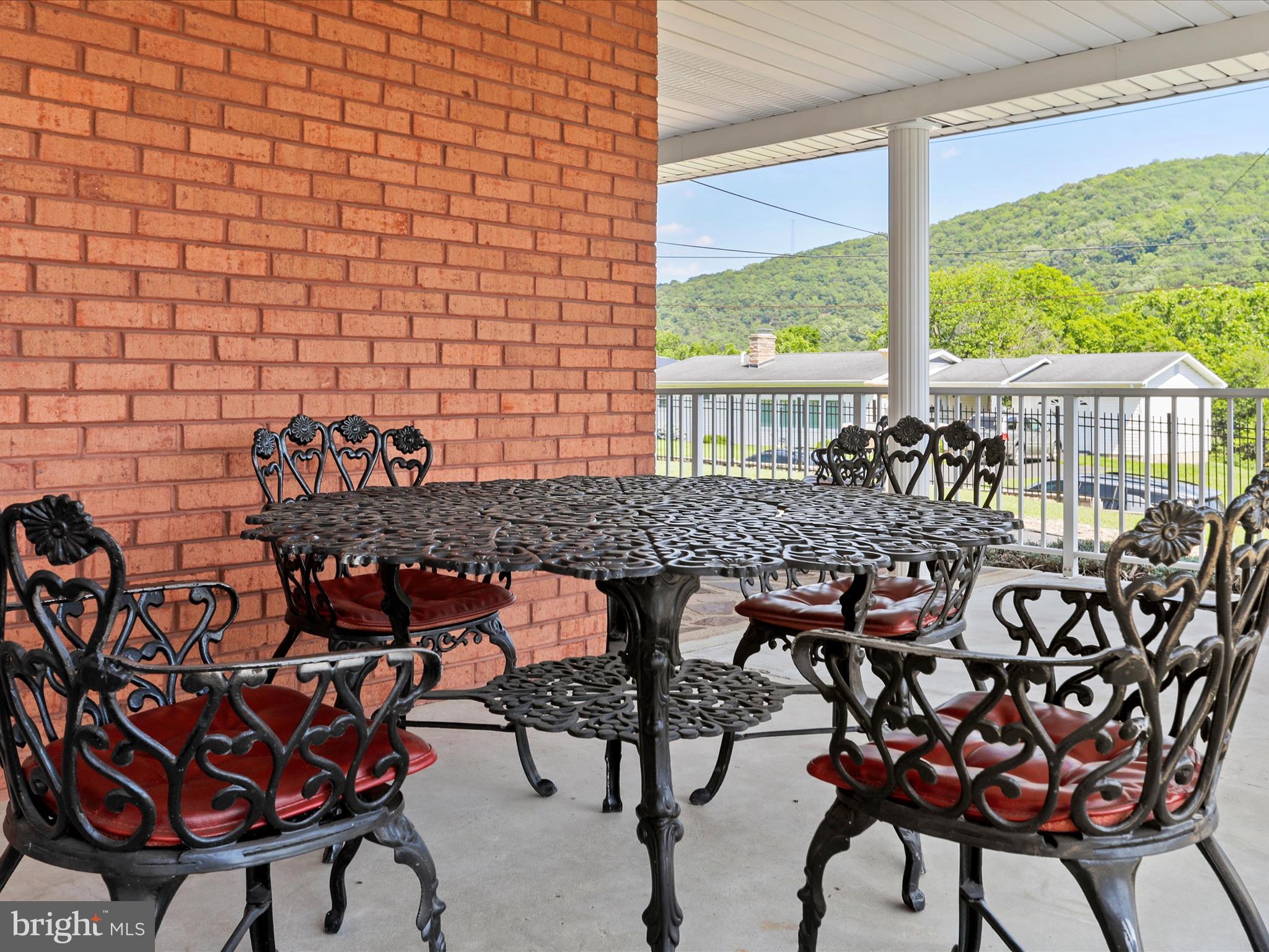 HAWTHORNE HEIGHTS - Residential