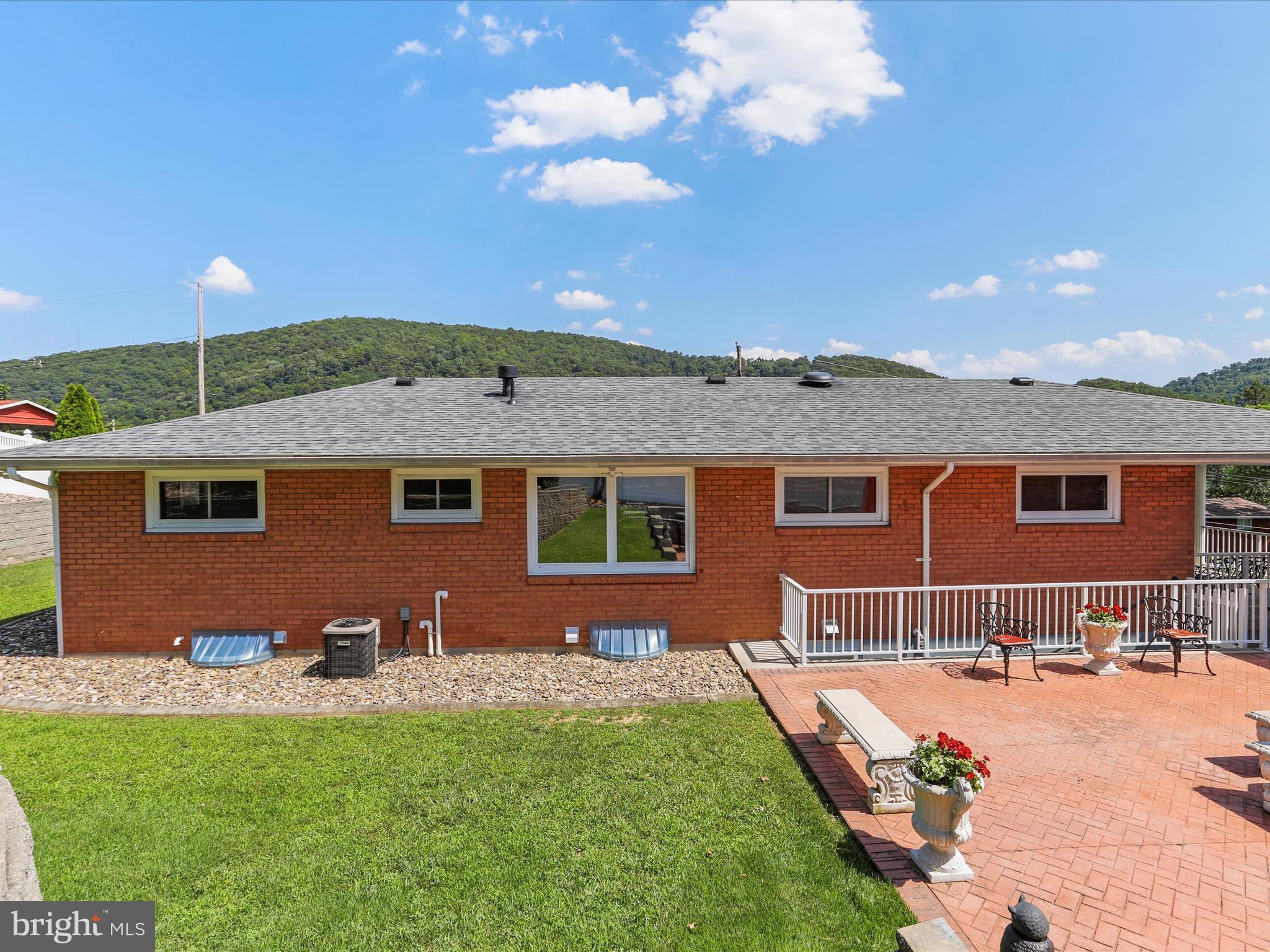 HAWTHORNE HEIGHTS - Residential