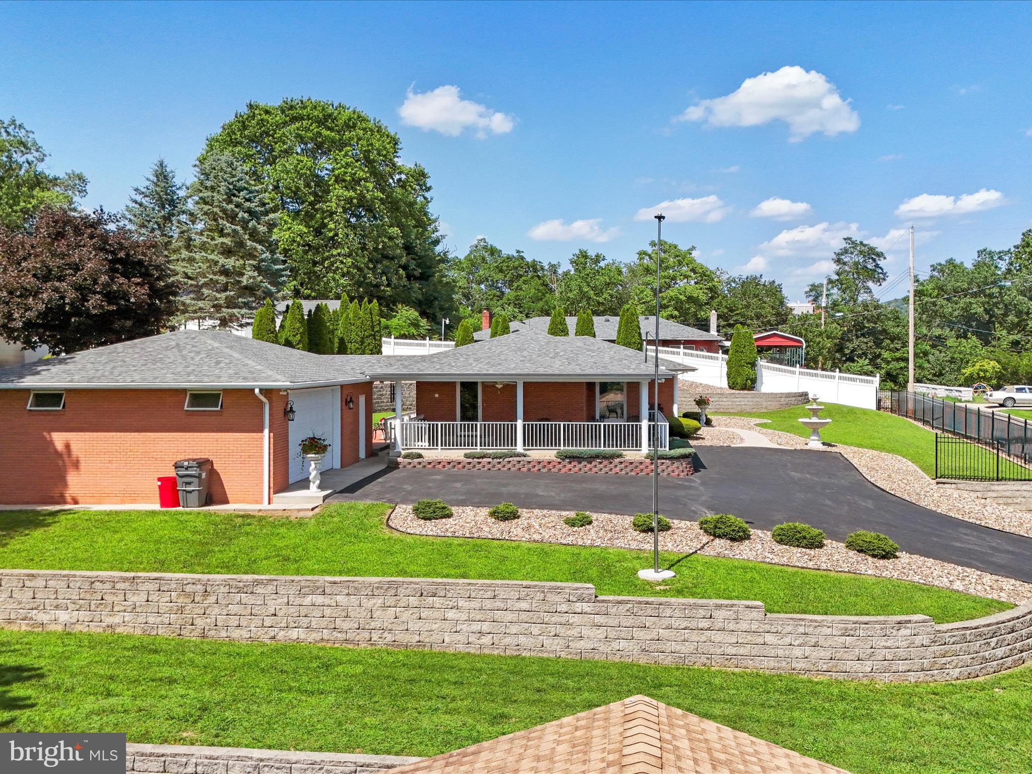 HAWTHORNE HEIGHTS - Residential