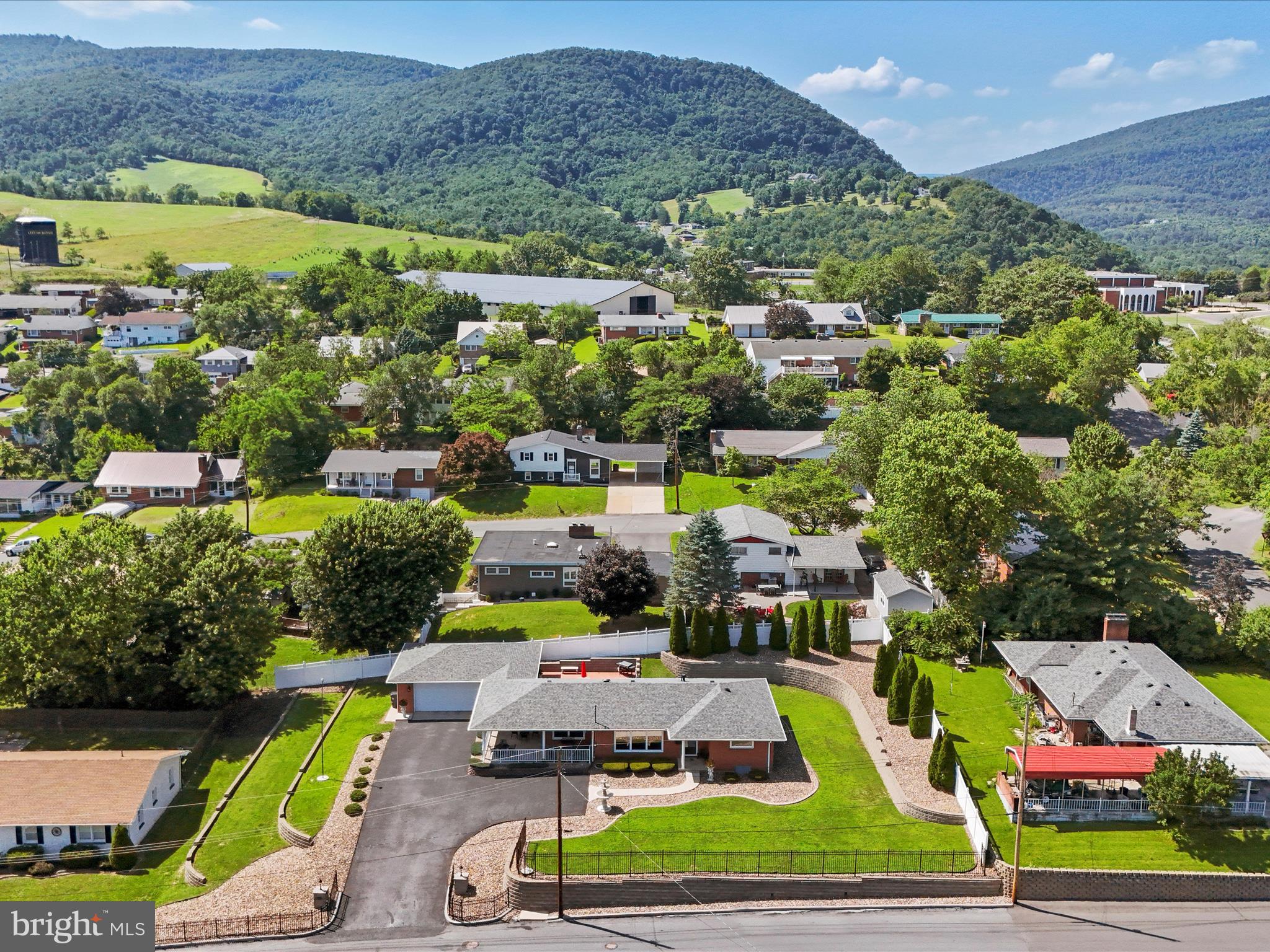 HAWTHORNE HEIGHTS - Residential