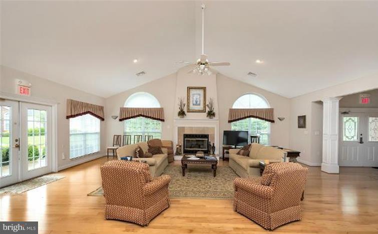 REGENCY PARK VILLAS - Residential