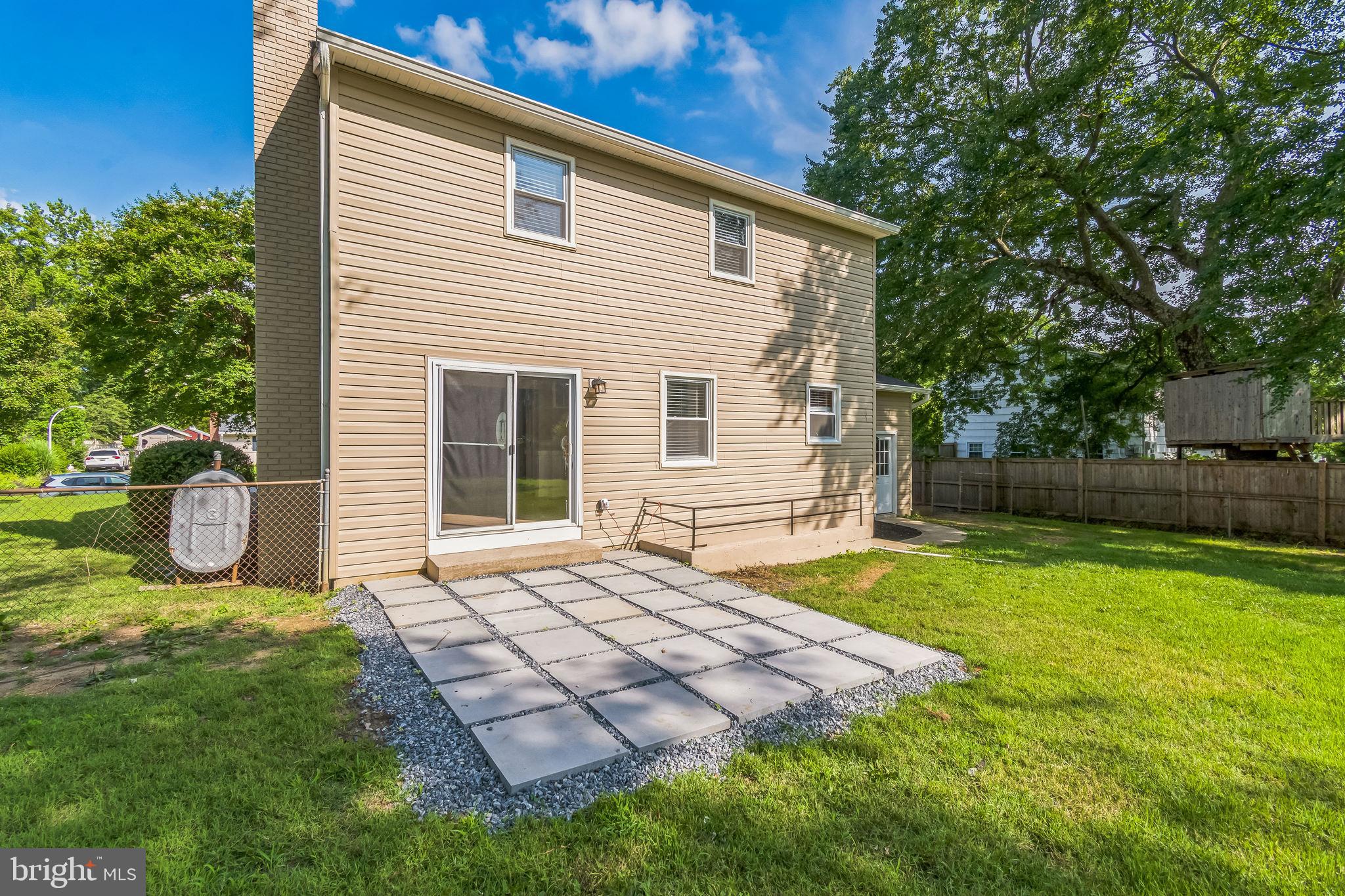 HILLSMERE ESTATES - Residential Lease