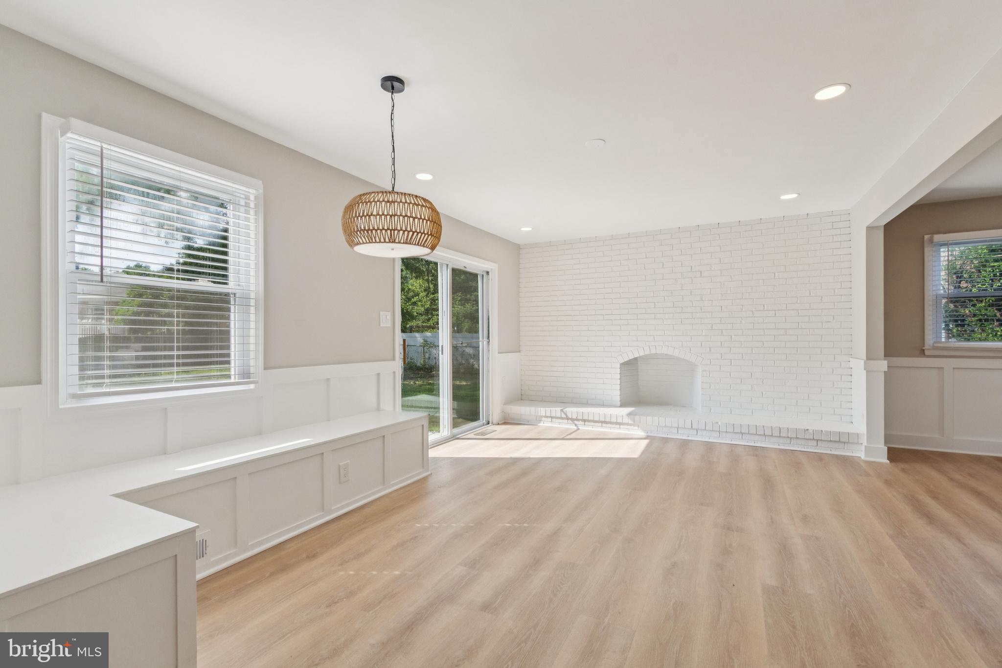 HILLSMERE ESTATES - Residential Lease