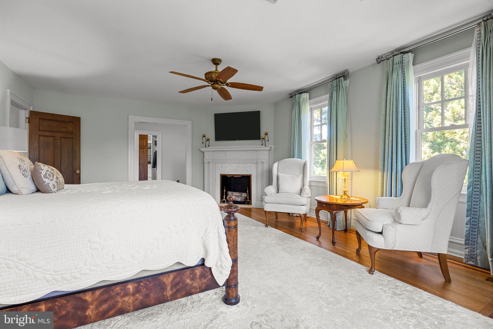 DELAVUE MANOR - Residential