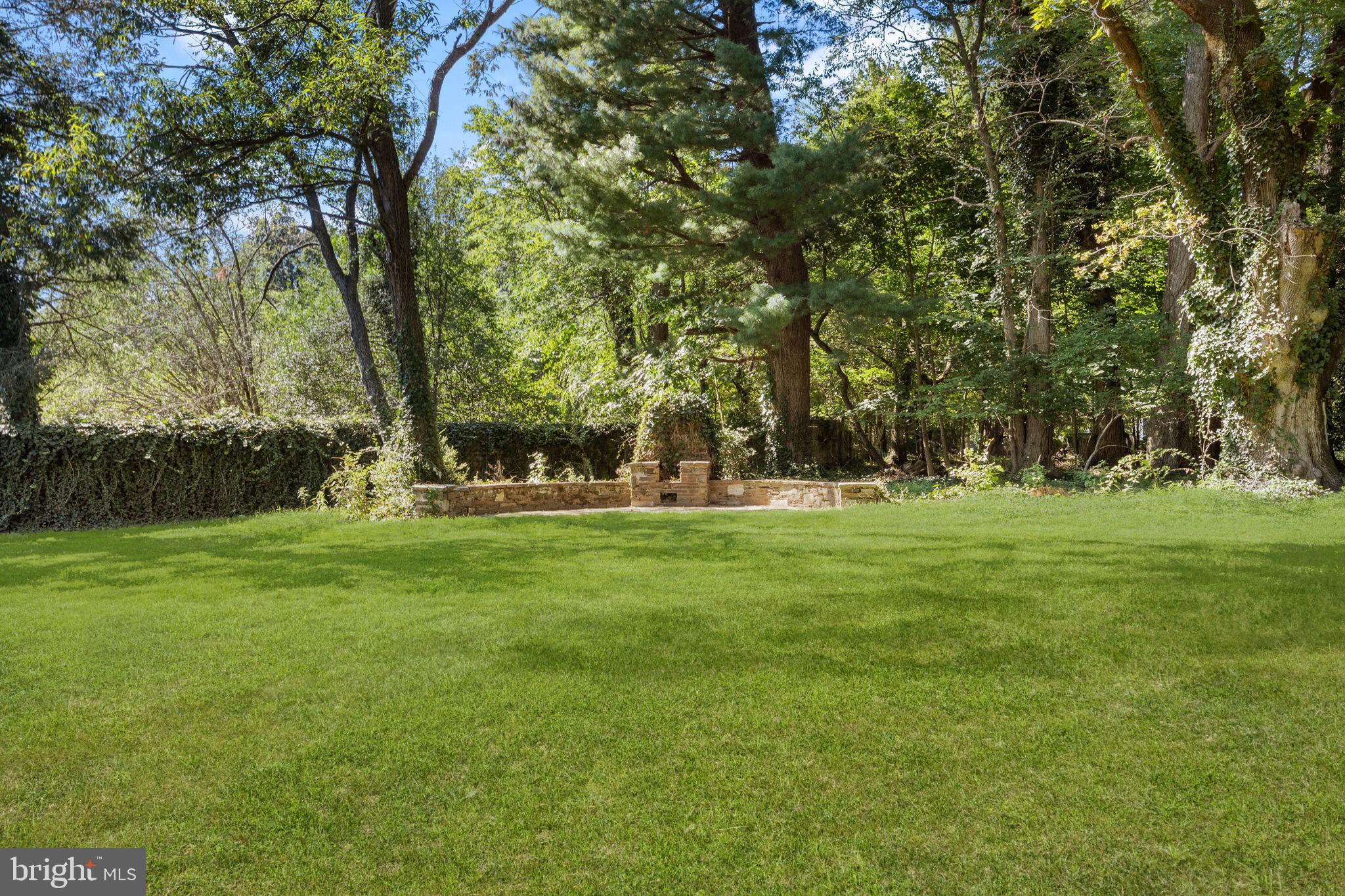 DELAVUE MANOR - Residential