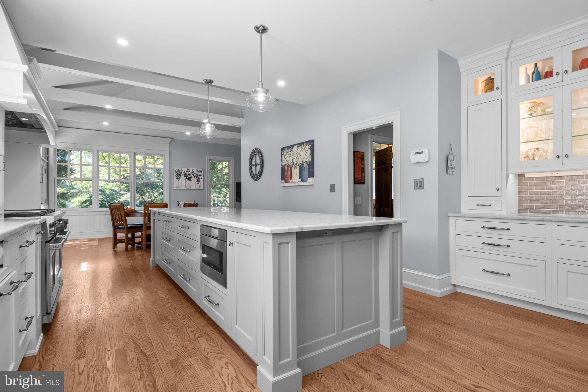 DELAVUE MANOR - Residential