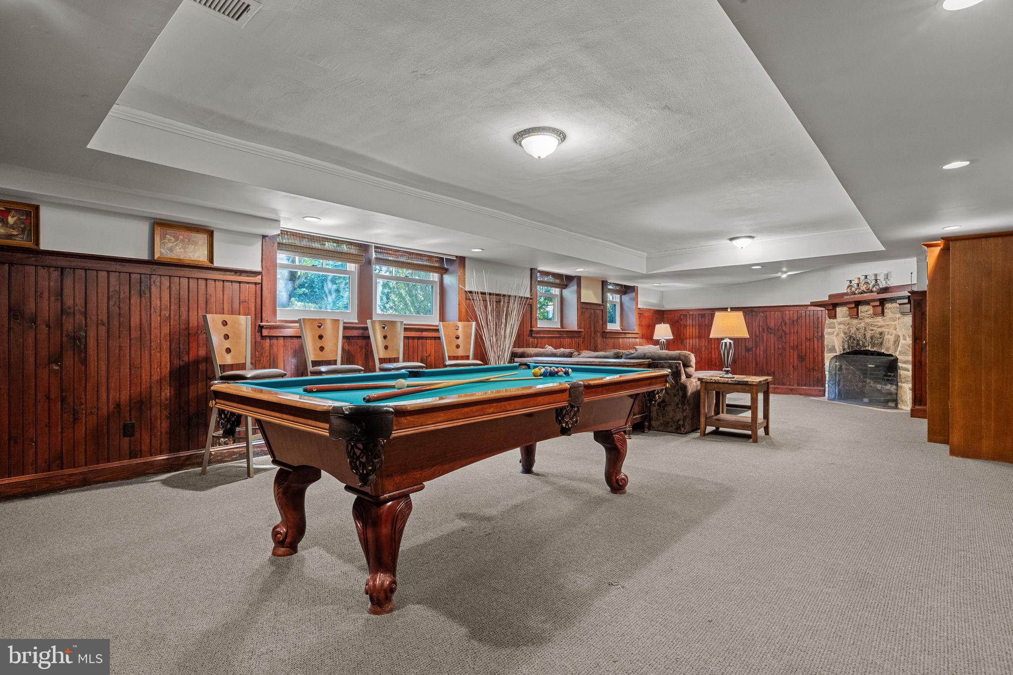 DELAVUE MANOR - Residential