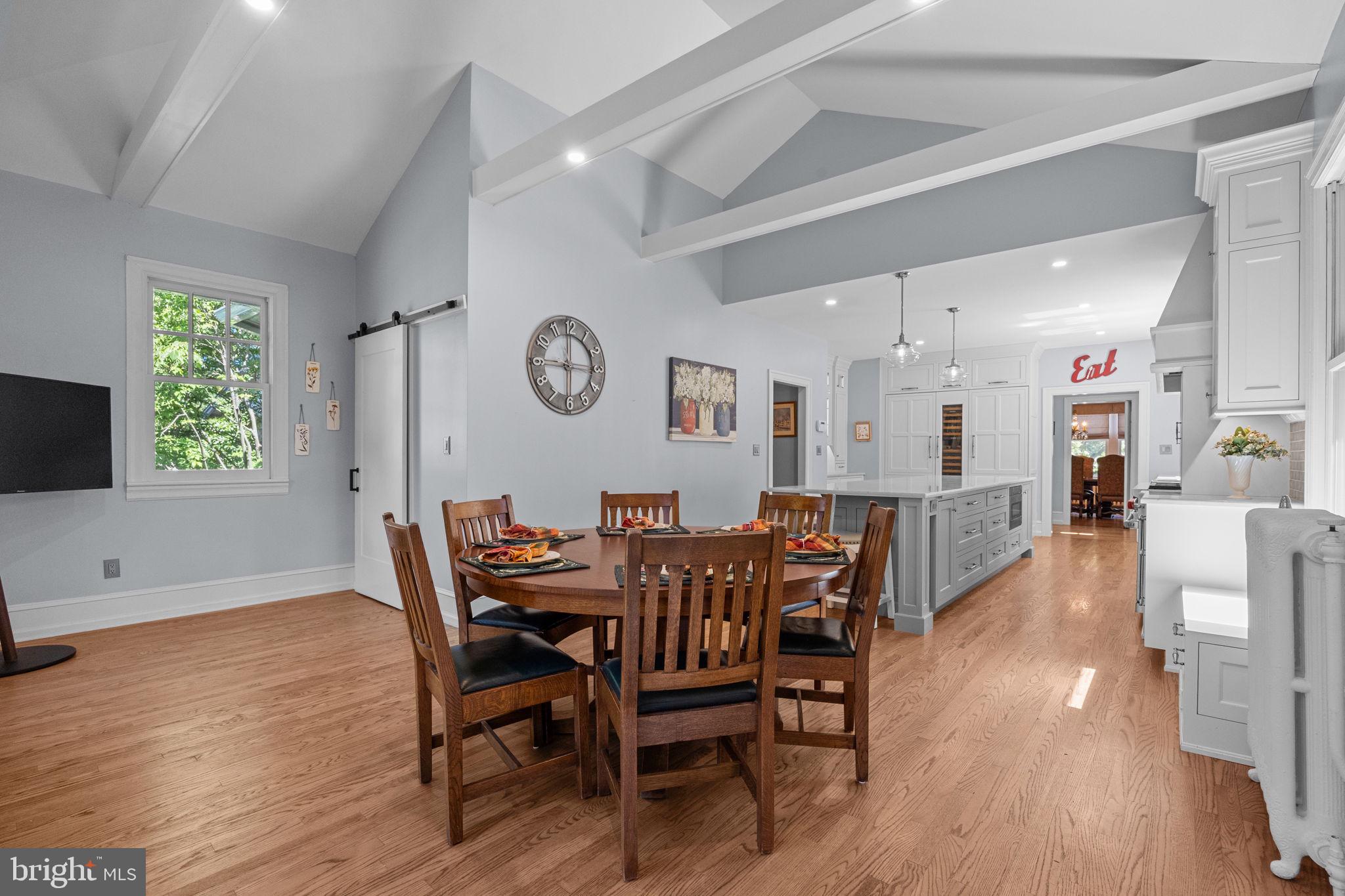 DELAVUE MANOR - Residential