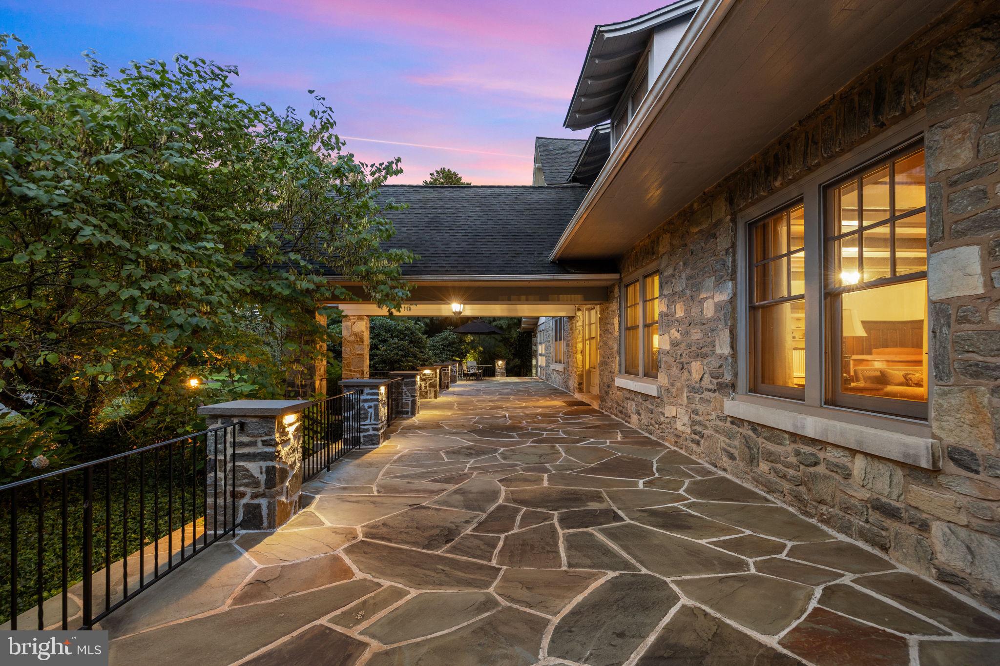 DELAVUE MANOR - Residential