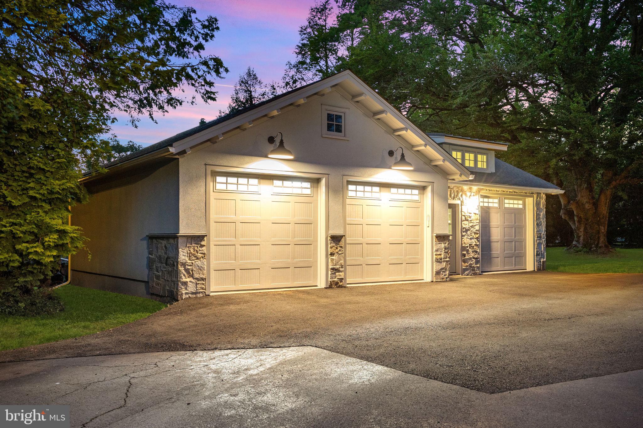 DELAVUE MANOR - Residential