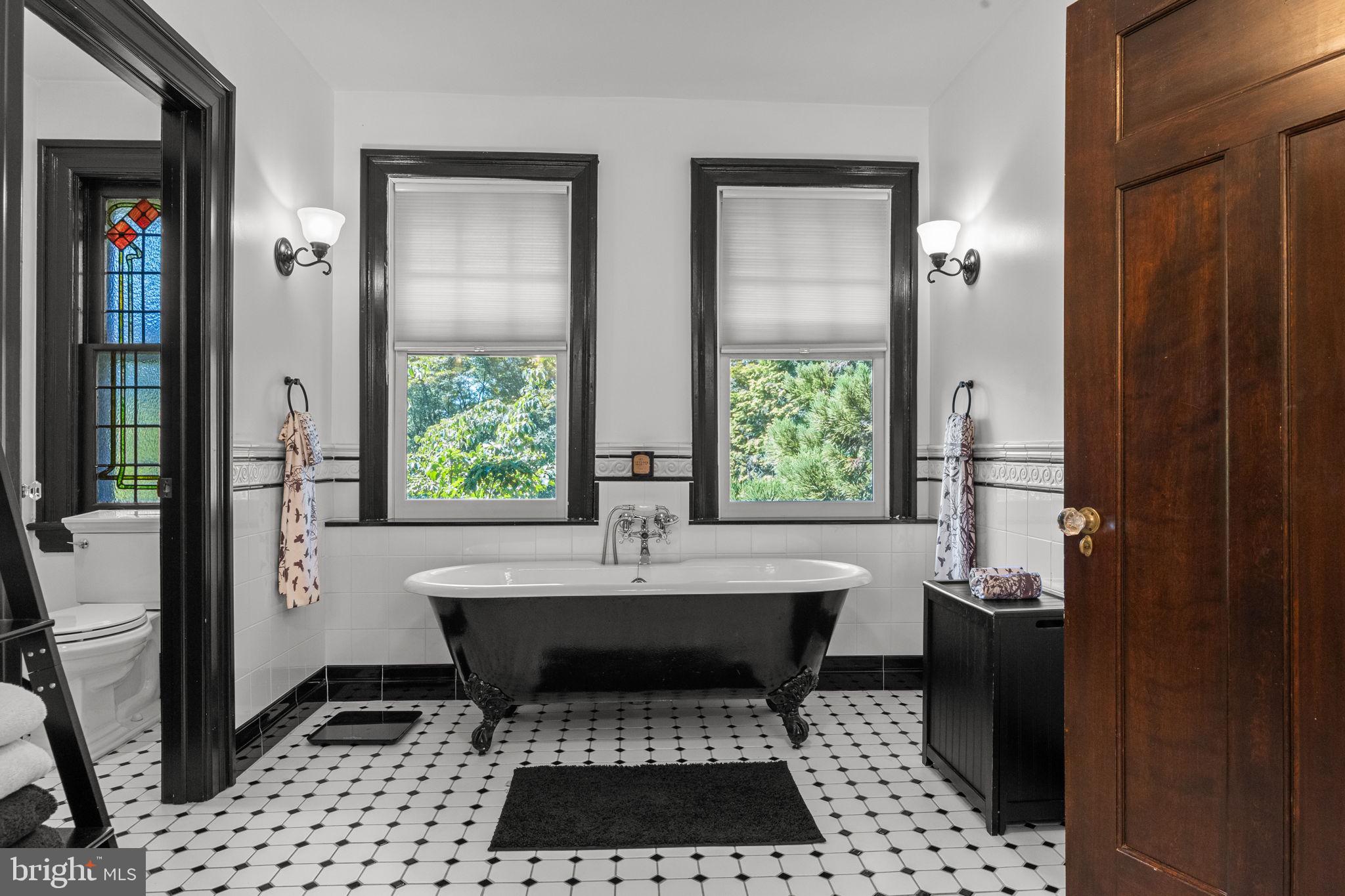 DELAVUE MANOR - Residential