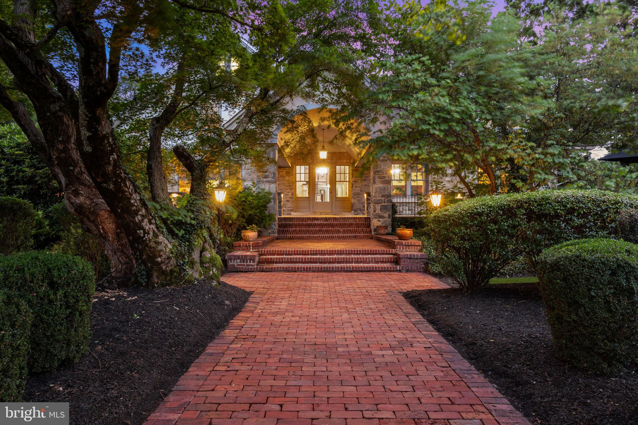 DELAVUE MANOR - Residential