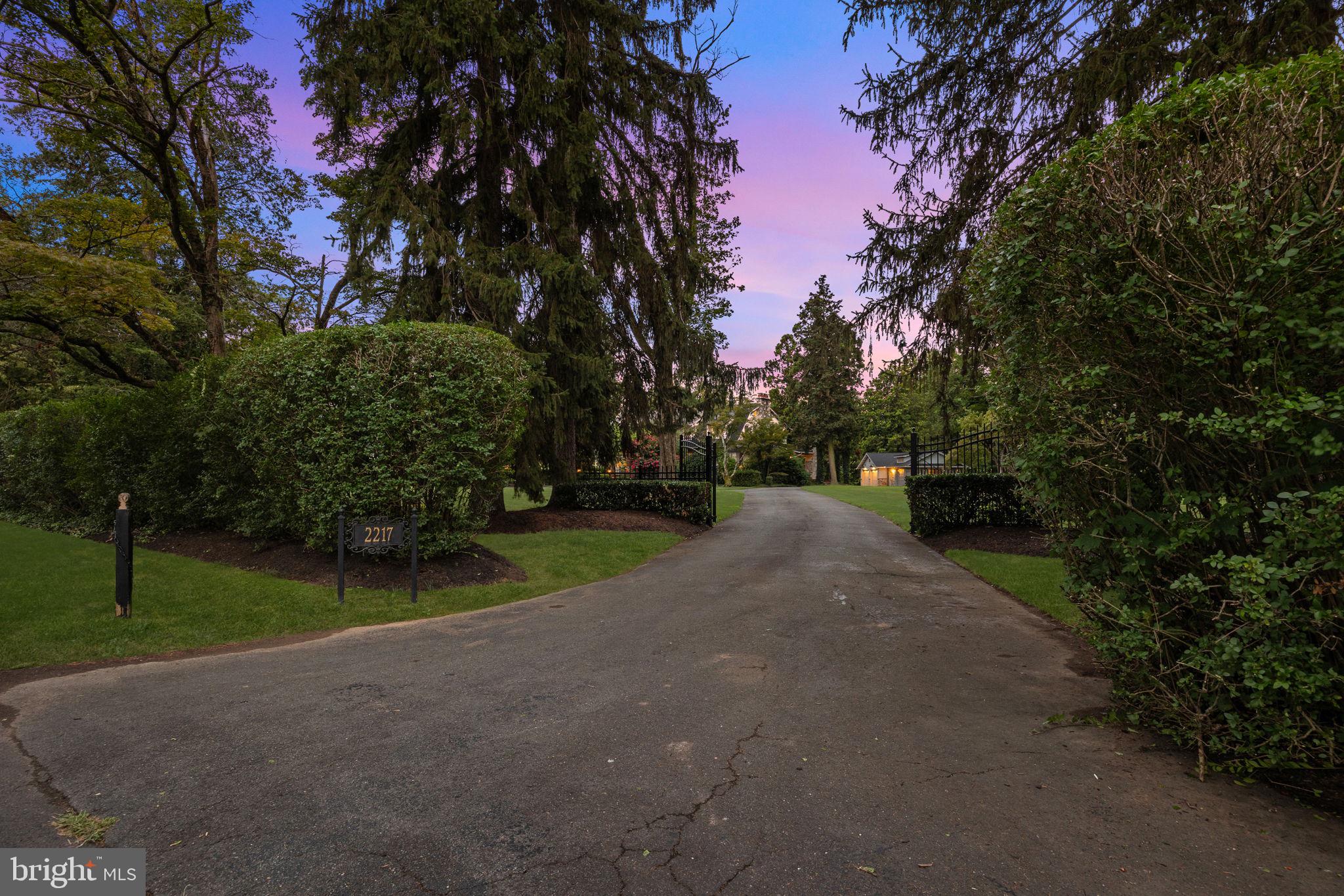 DELAVUE MANOR - Residential