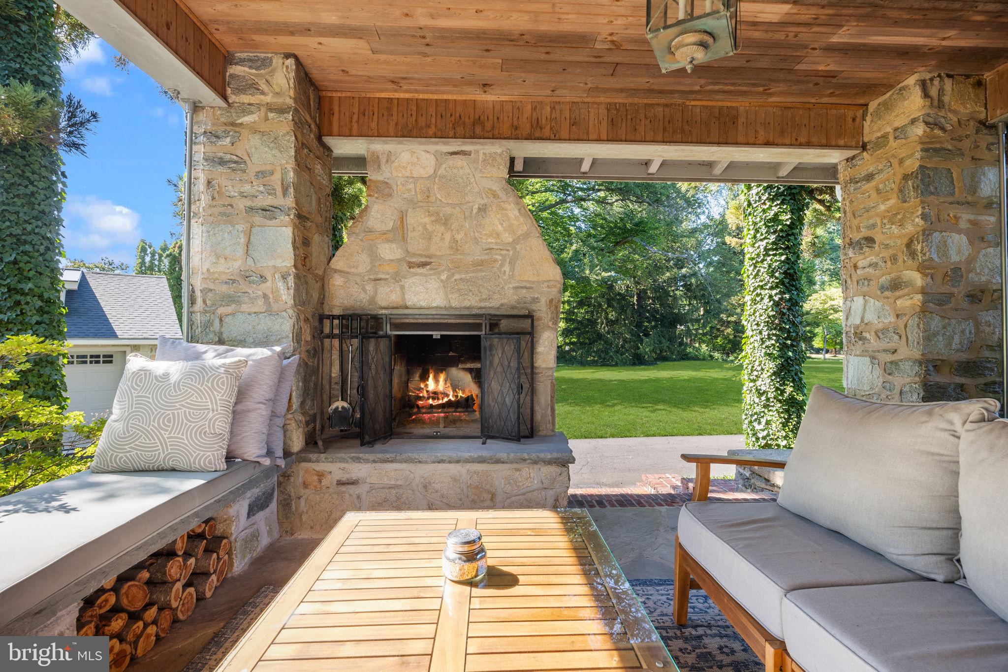 DELAVUE MANOR - Residential