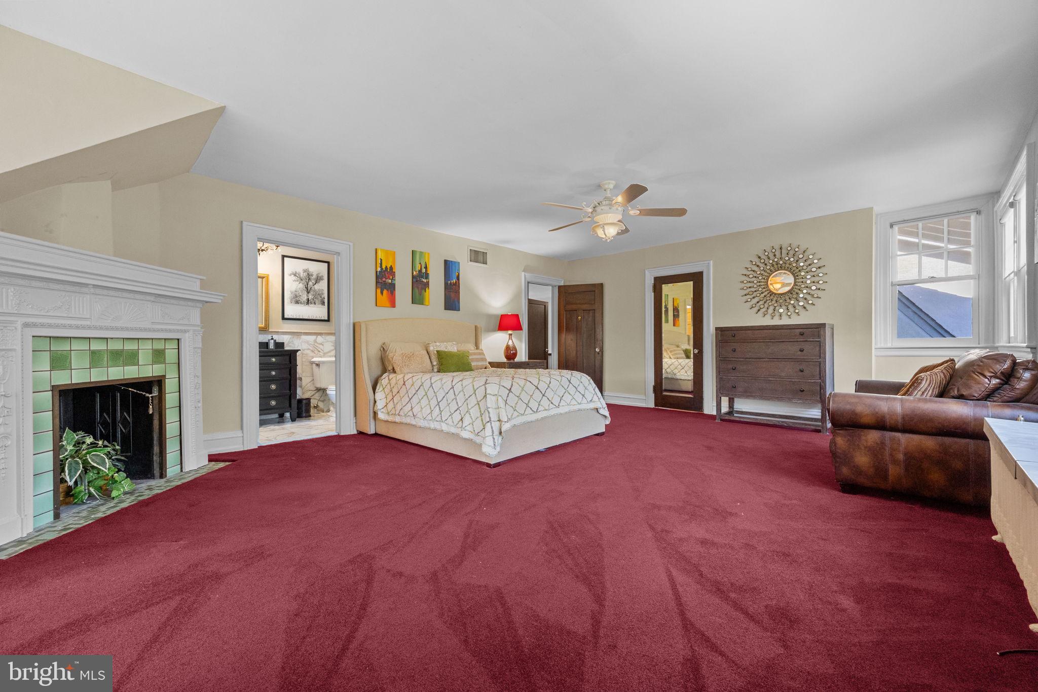 DELAVUE MANOR - Residential