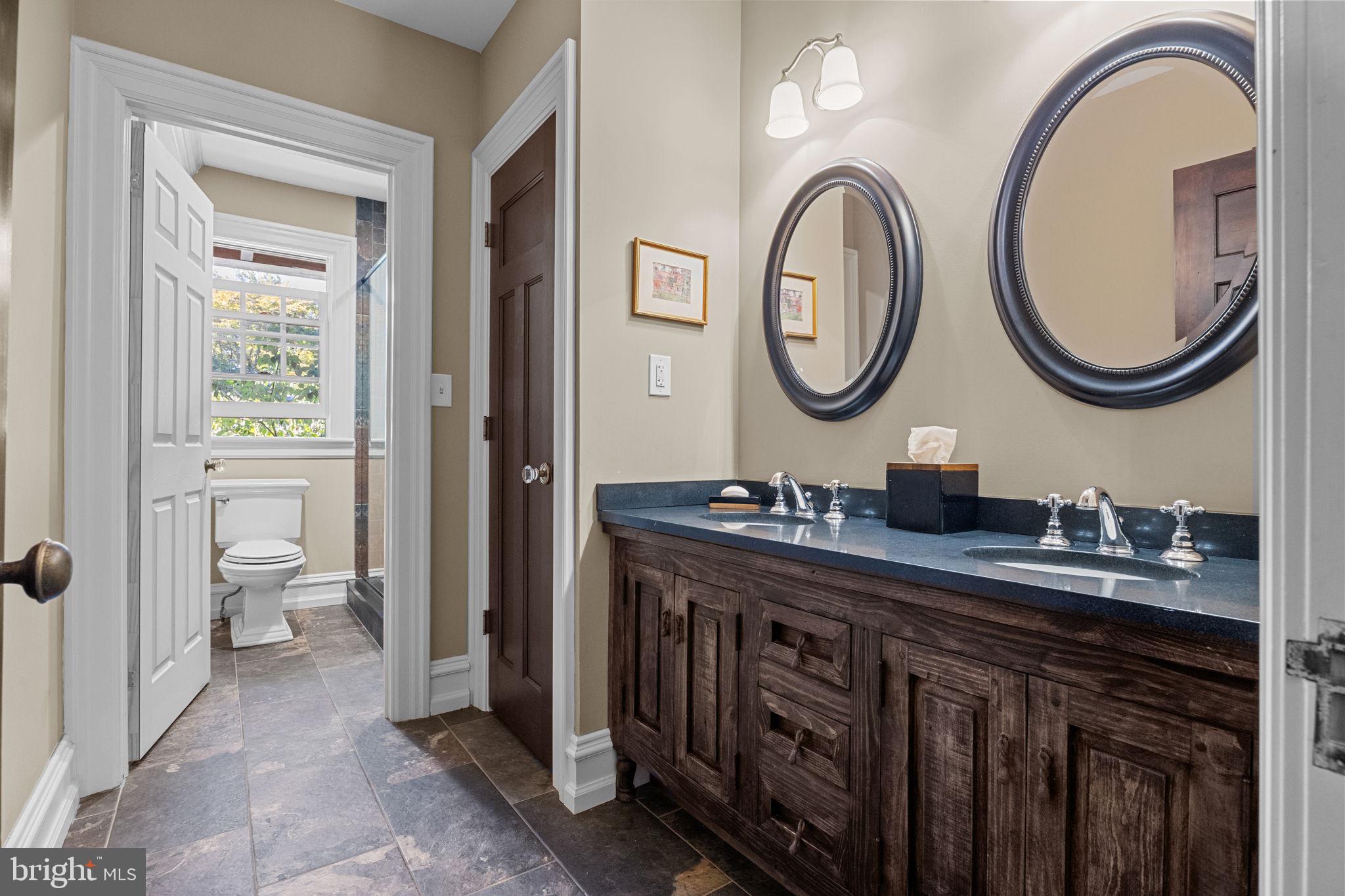 DELAVUE MANOR - Residential