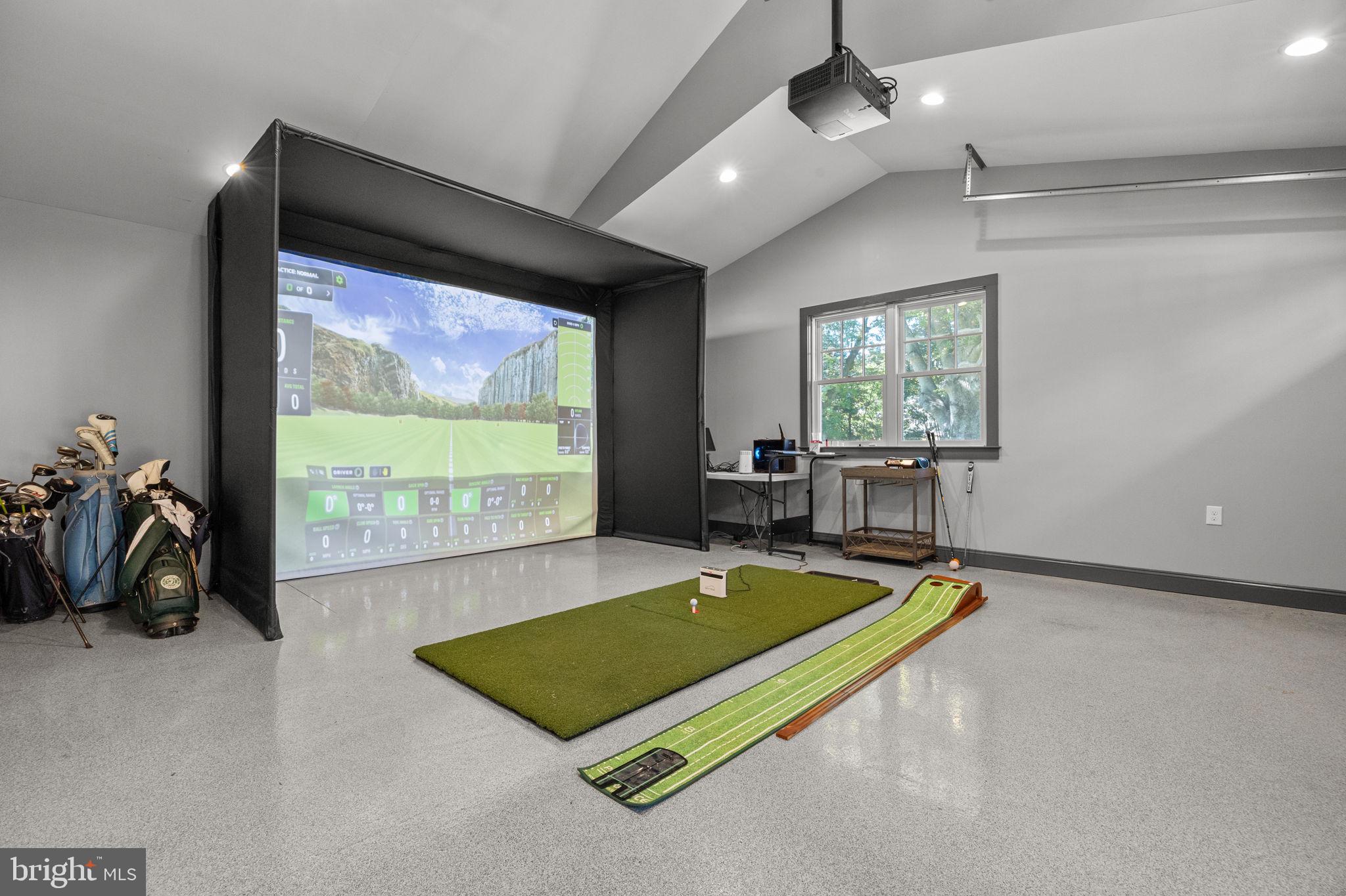 DELAVUE MANOR - Residential