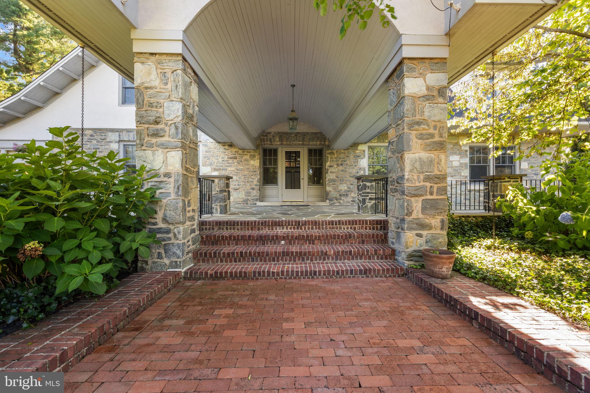 DELAVUE MANOR - Residential