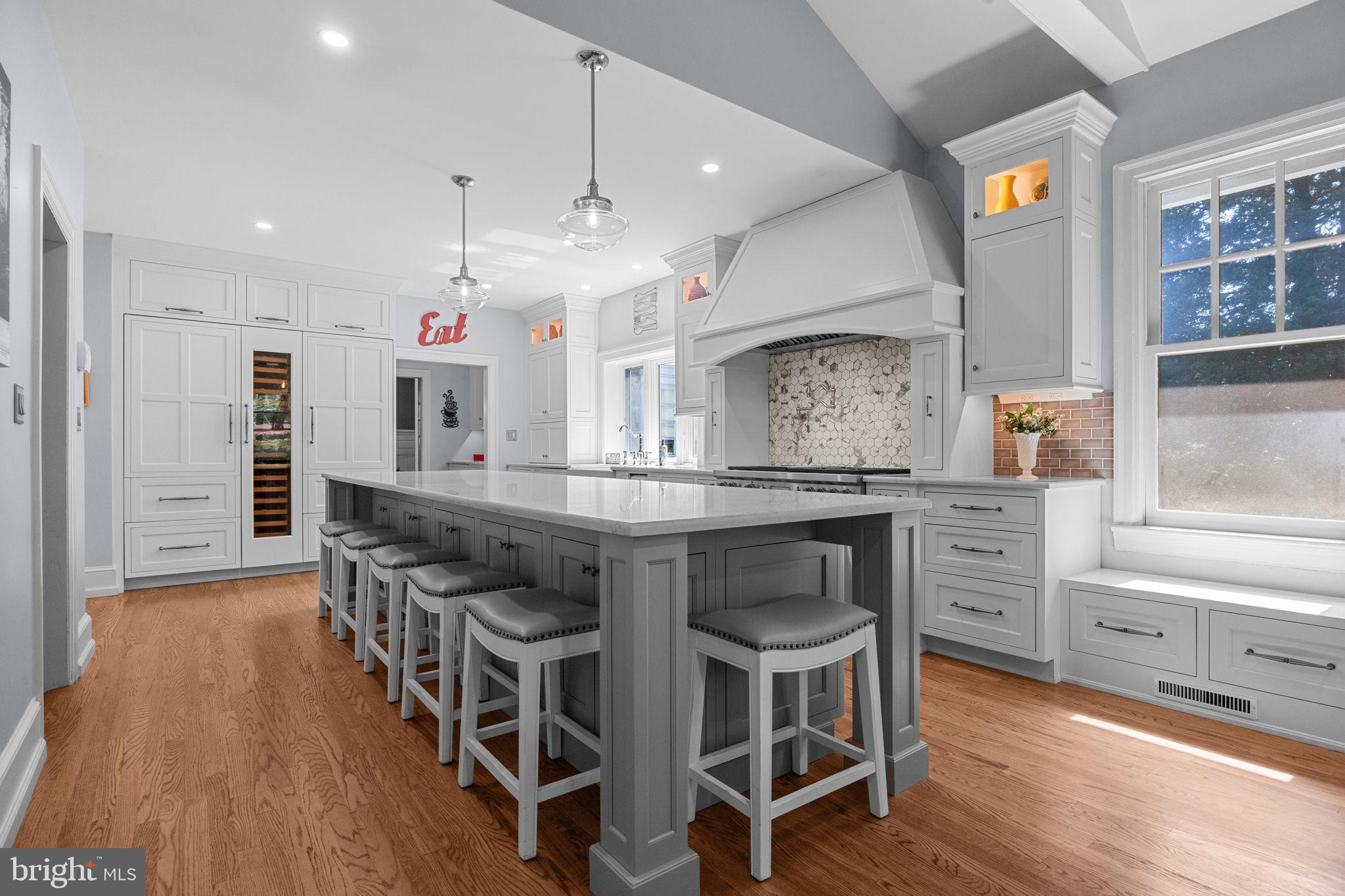 DELAVUE MANOR - Residential